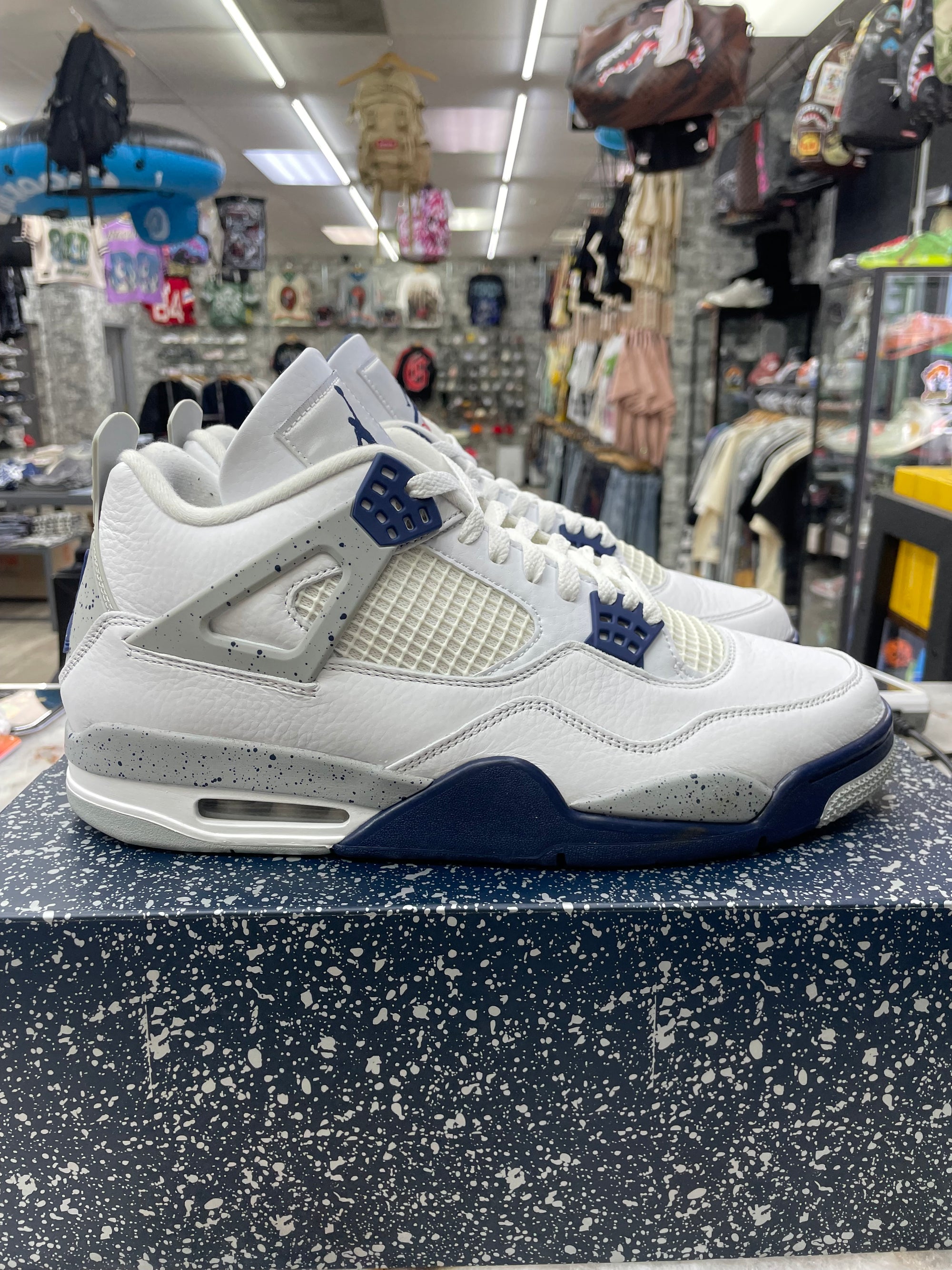 Air Jordan Retro 4 “Midnight Navy” *Size 12 Preowned* (DH6927-140)