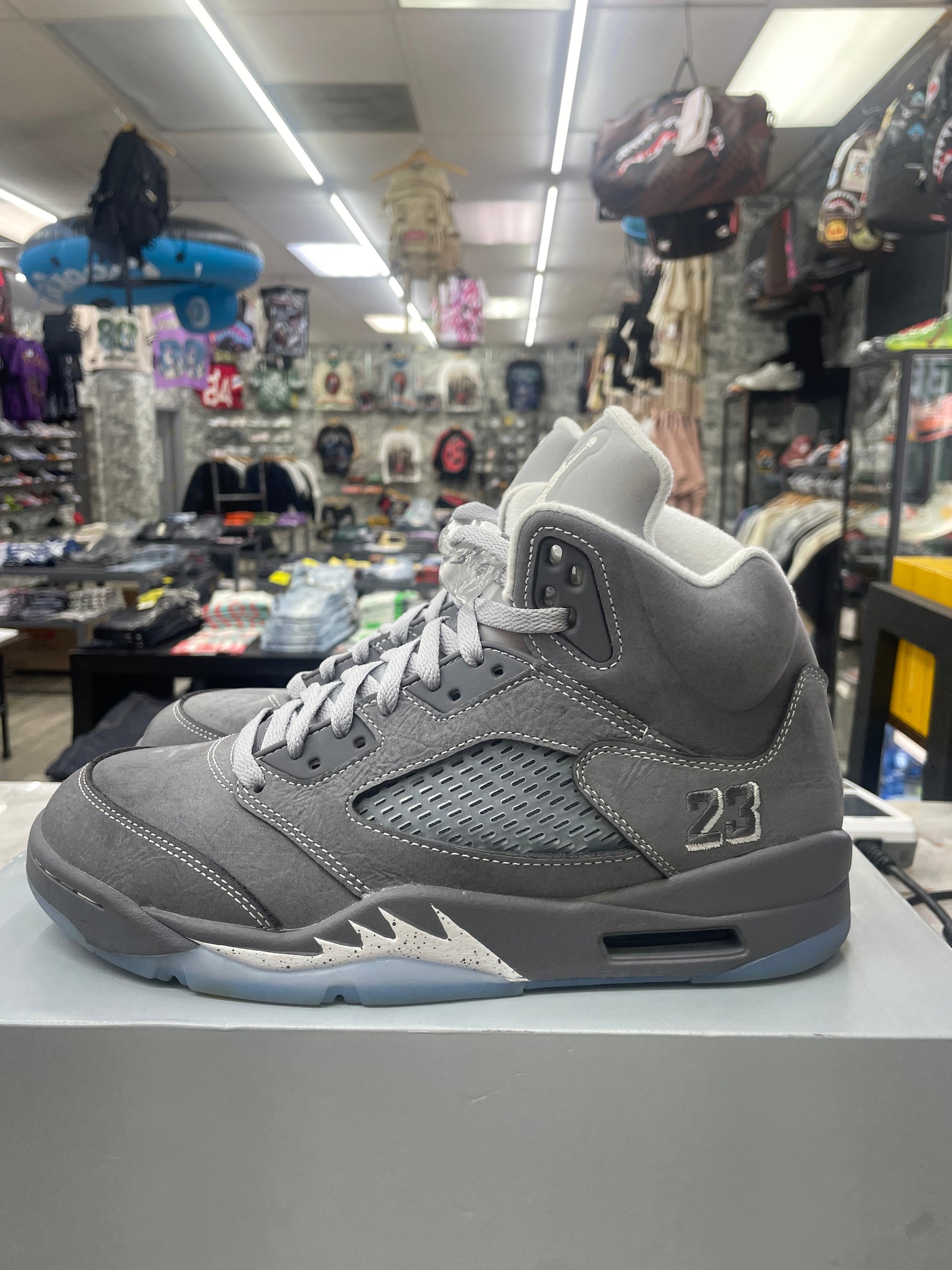 Air Jordan Retro 5 "Wolf Grey” *Size 9 Preowned* (DD0587-002)