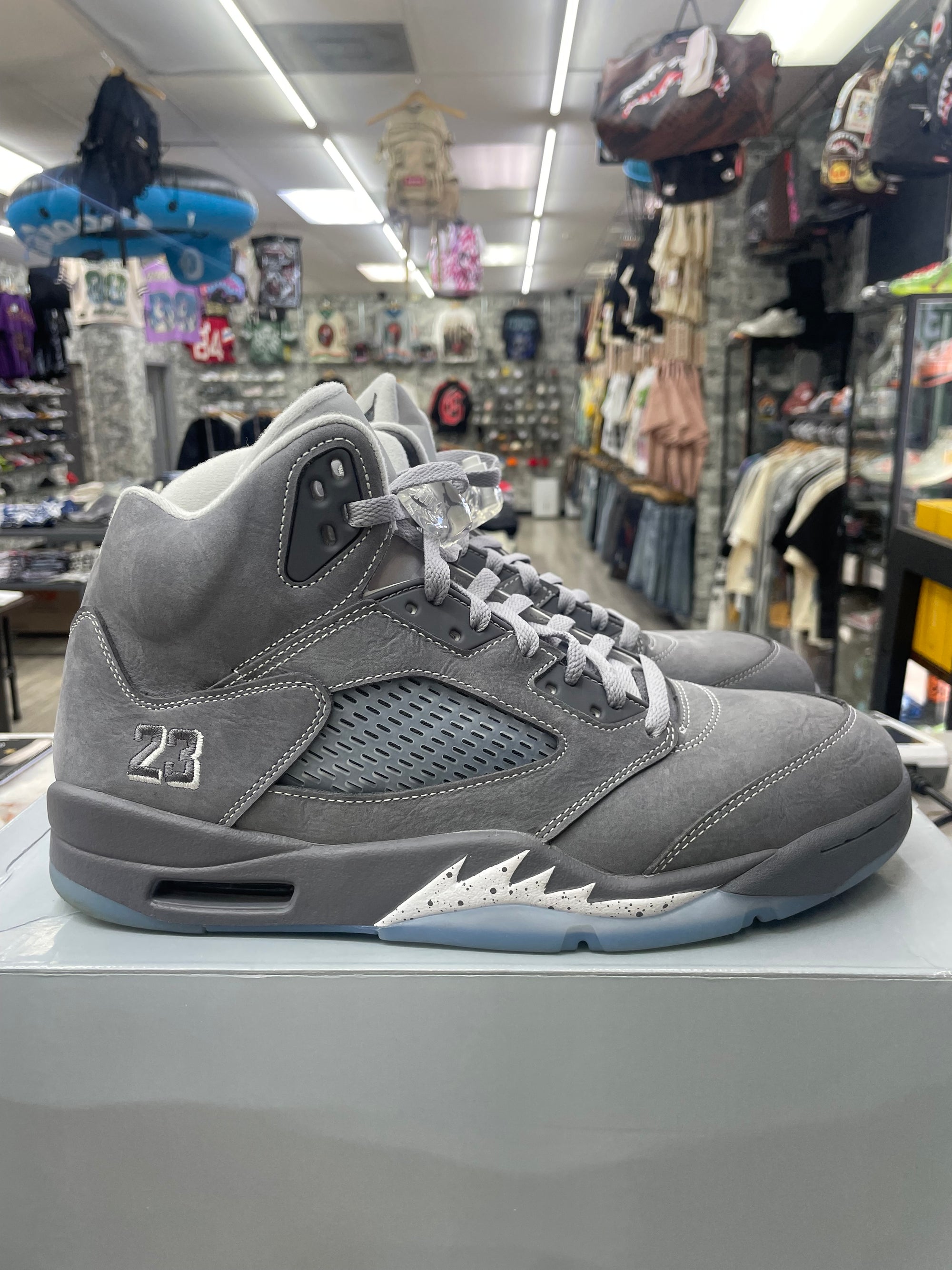 Air Jordan Retro 5 "Wolf Grey” *Size 11 Preowned* (DD0587-002)
