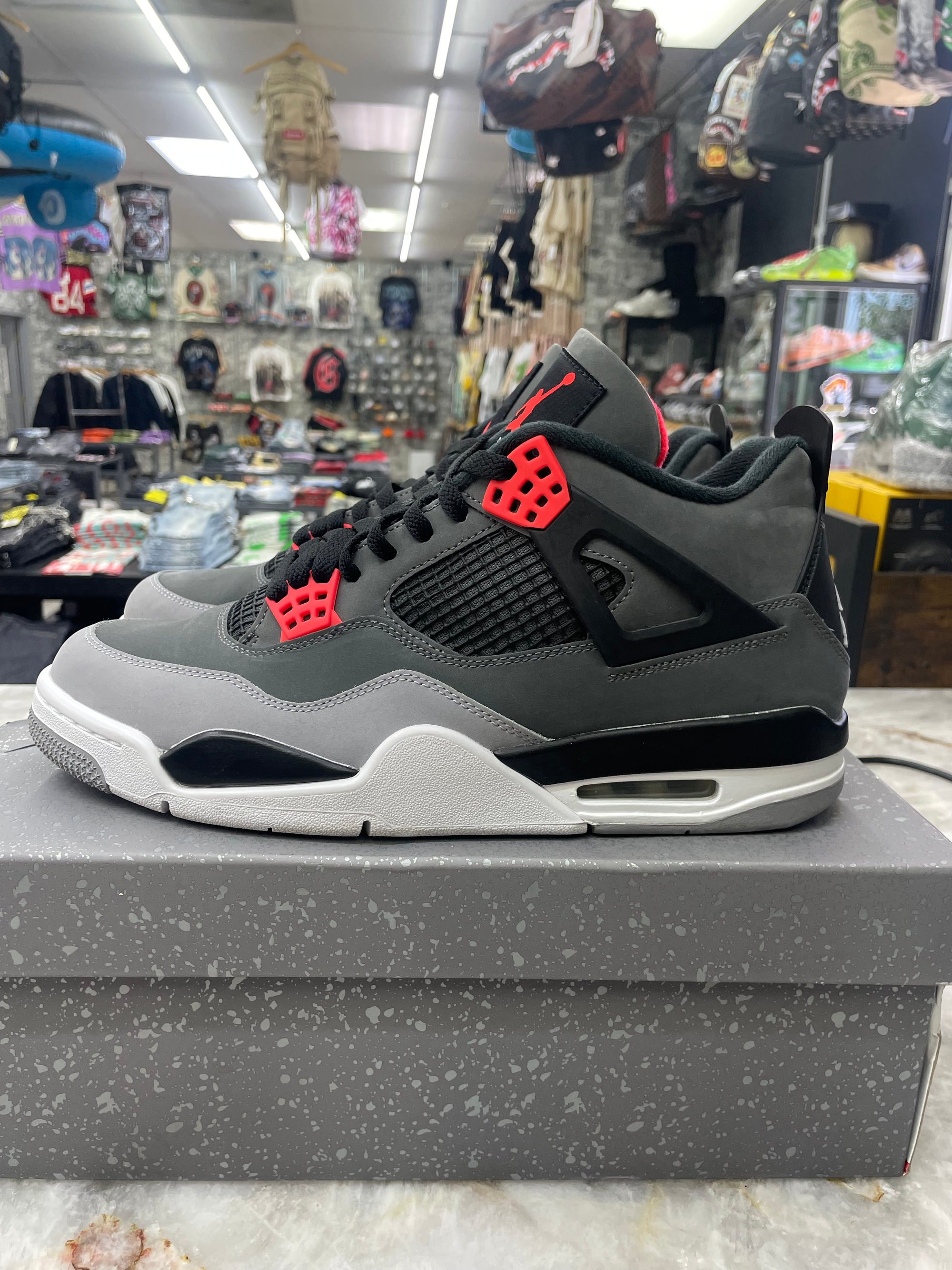 Air Jordan Retro 4 “Infrared” *Size 10.5 Preowned* (DH6927-061)