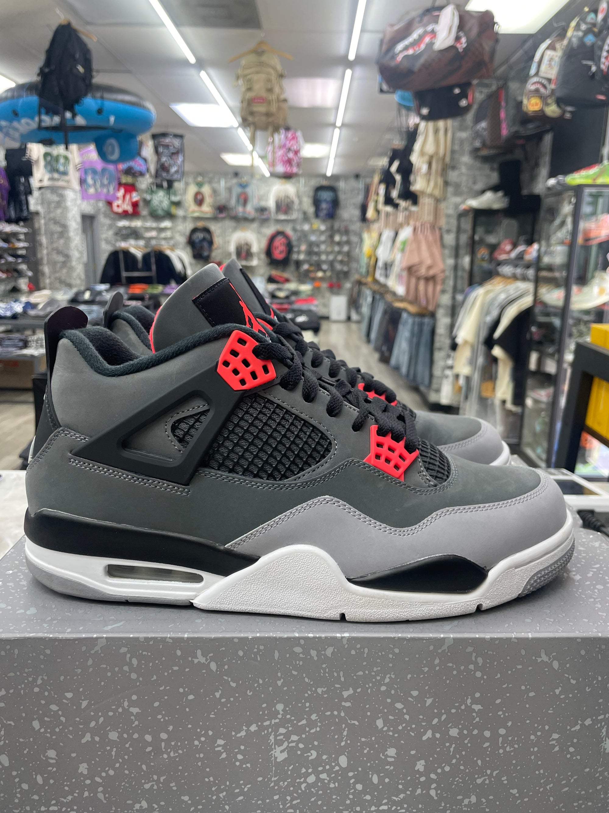 Air Jordan Retro 4 “Infrared” *Size 10.5 Preowned* (DH6927-061)