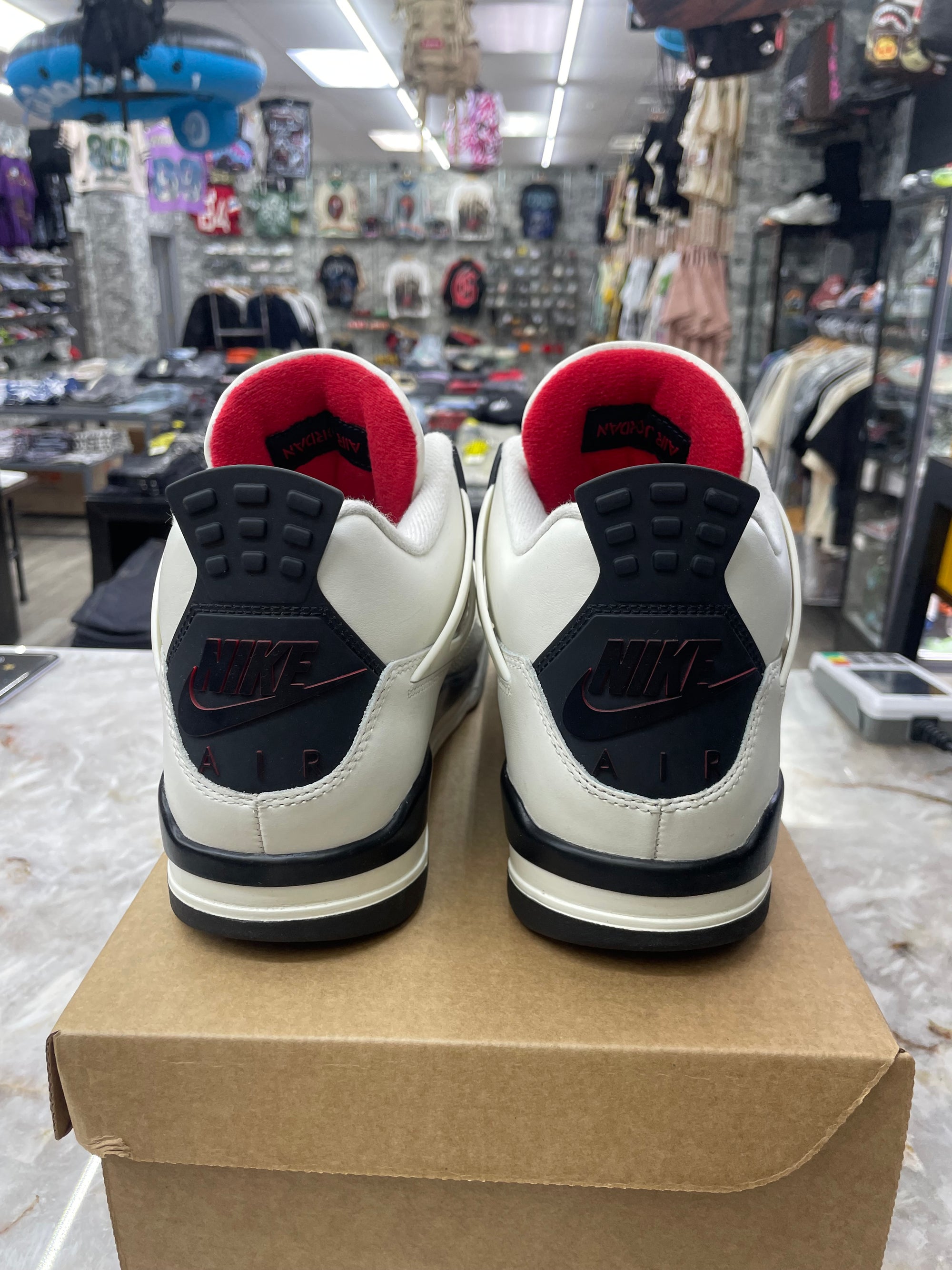 Air Jordan Retro 4 "Flight Club” *Size 10.5 Preowned* (IM4002-100)