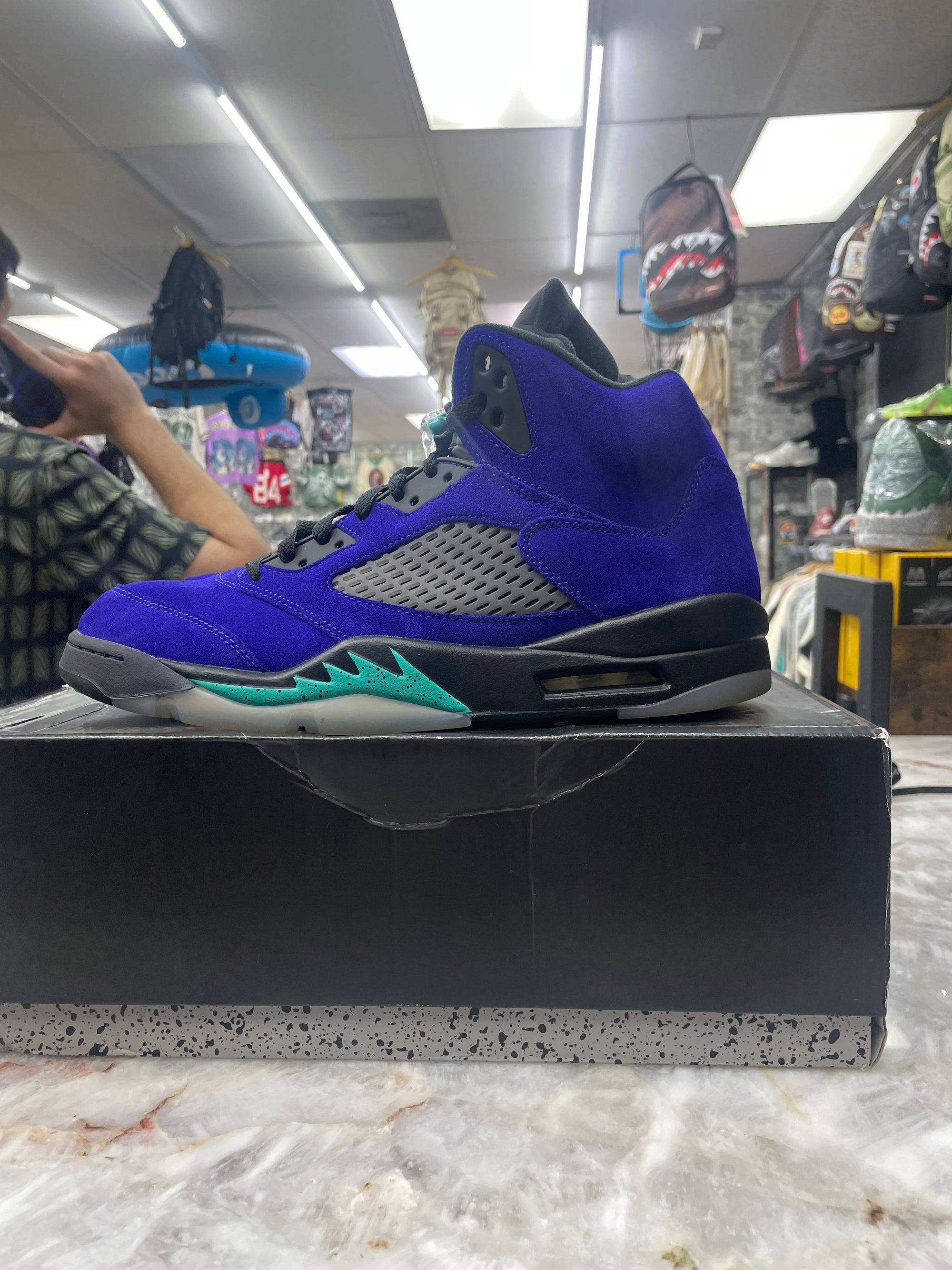 Air Jordan Retro 5 “Alternate Grape” *Size 12 Preowned* (136027-500)