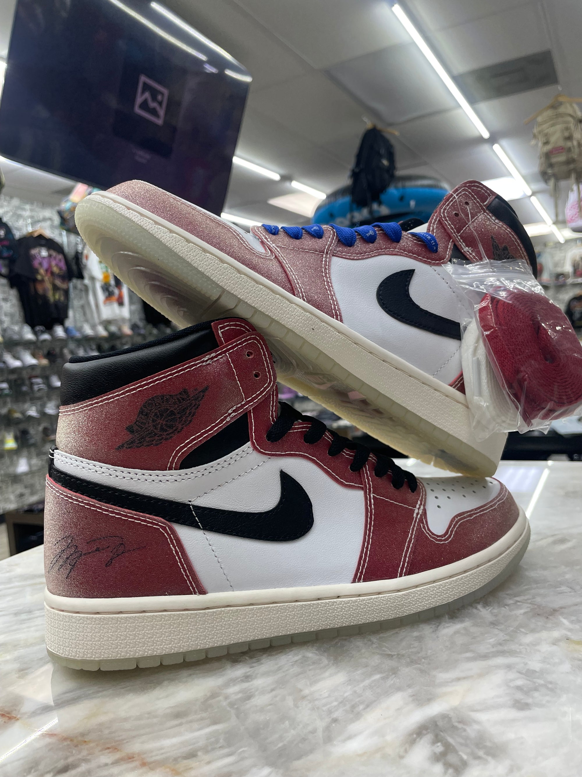 Air Jordan 1 Retro High "Trophy Room Chicago (Friends and Family W/ Blue Laces)" DA2728-100