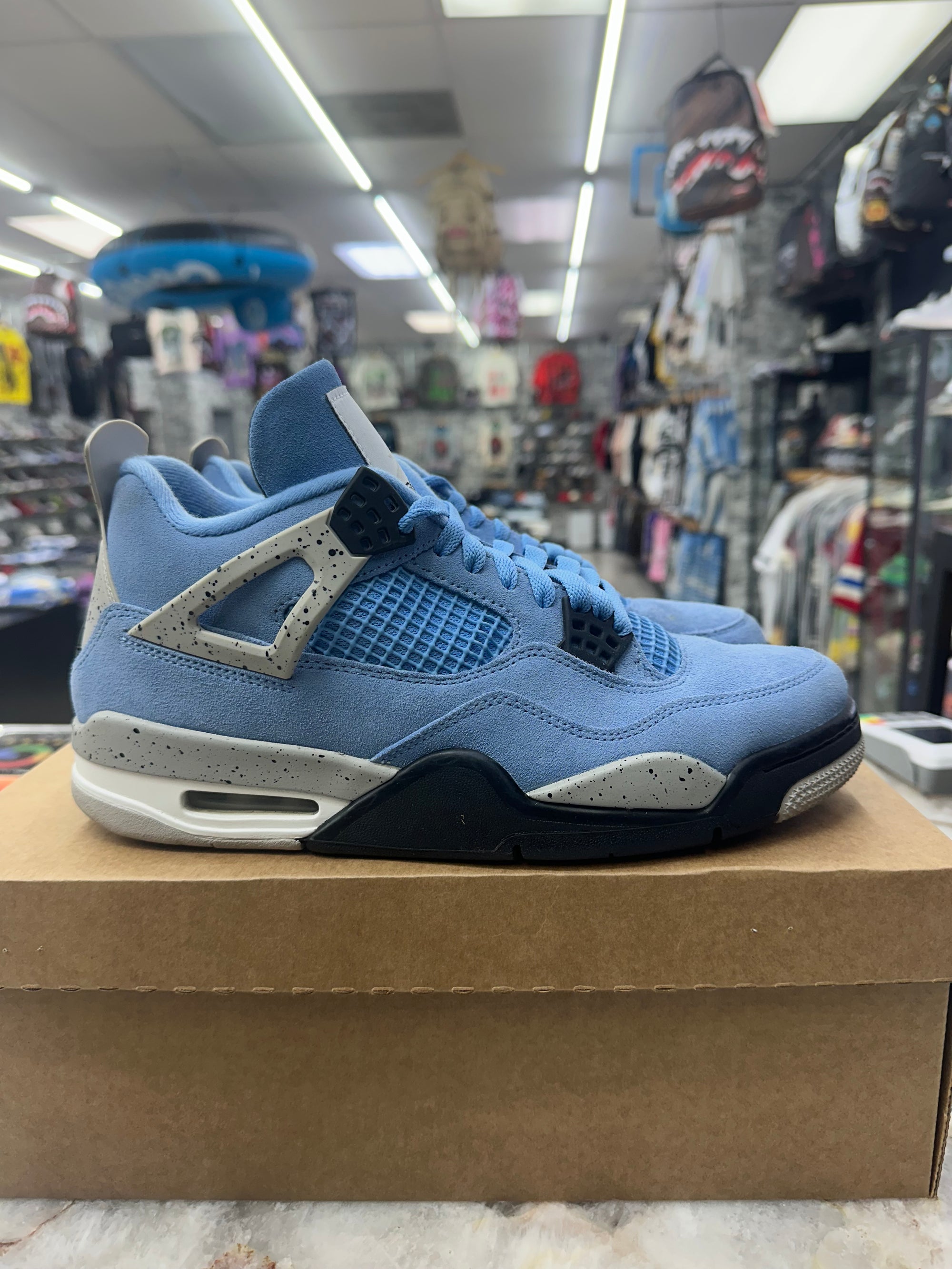Air Jordan Retro 4 "University Blue" *Size 9 Preowned* (CT8527-400)