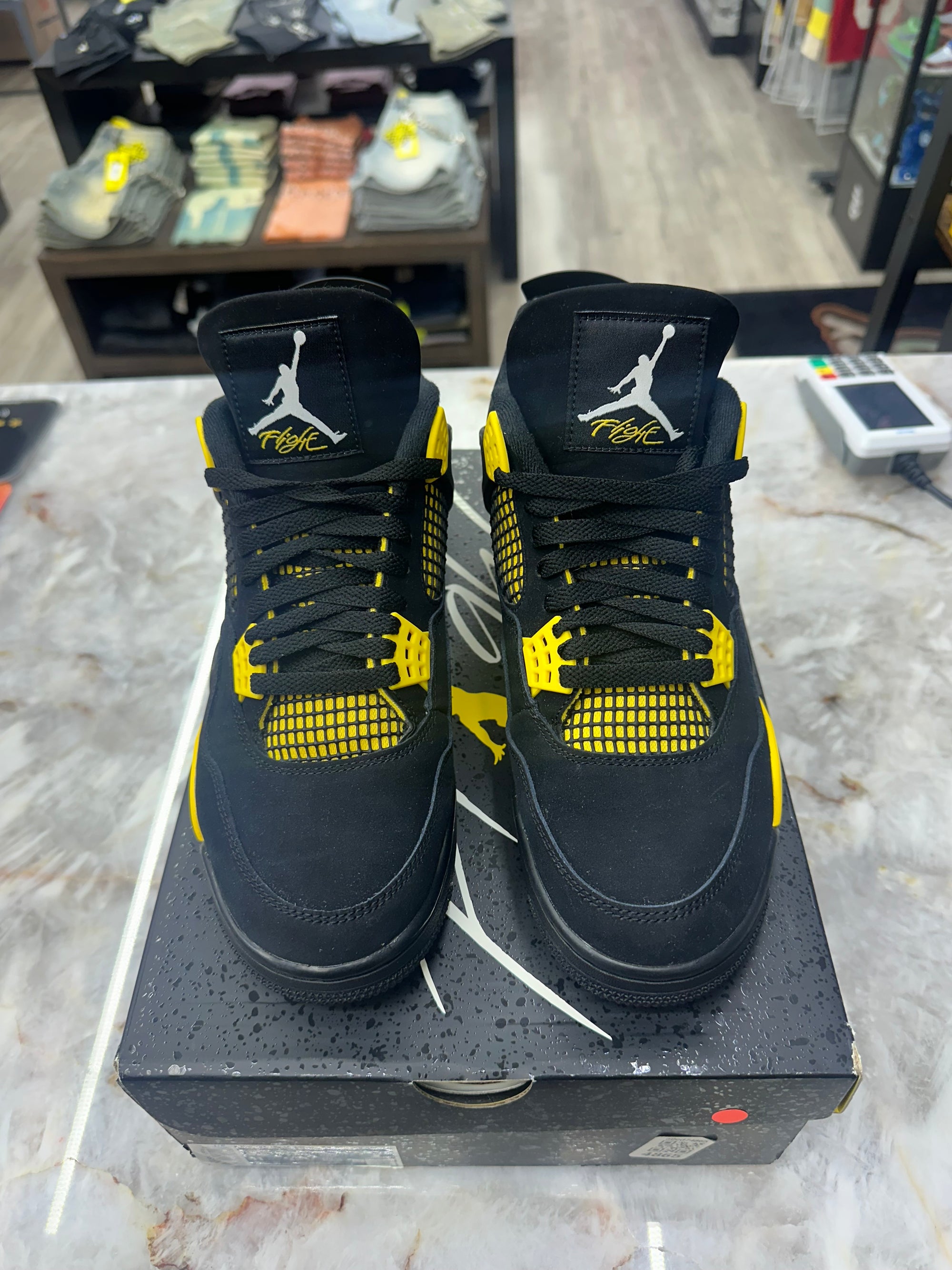 Air Jordan Retro 4 "Thunder" *Size 9.5 Preowned* (DH6927-017)