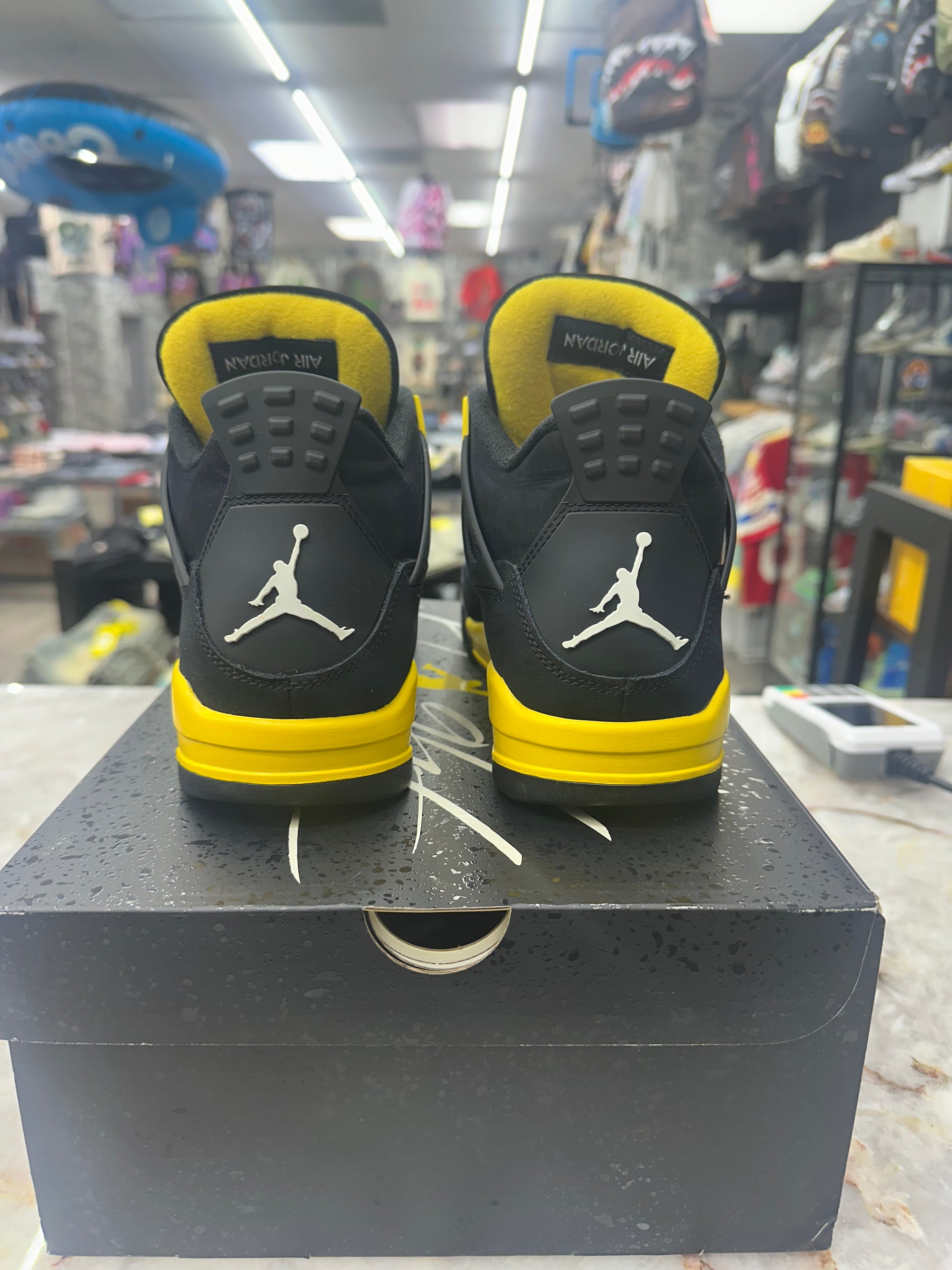Air Jordan Retro 4 "Thunder" *Size 9.5 Preowned* (DH6927-017)