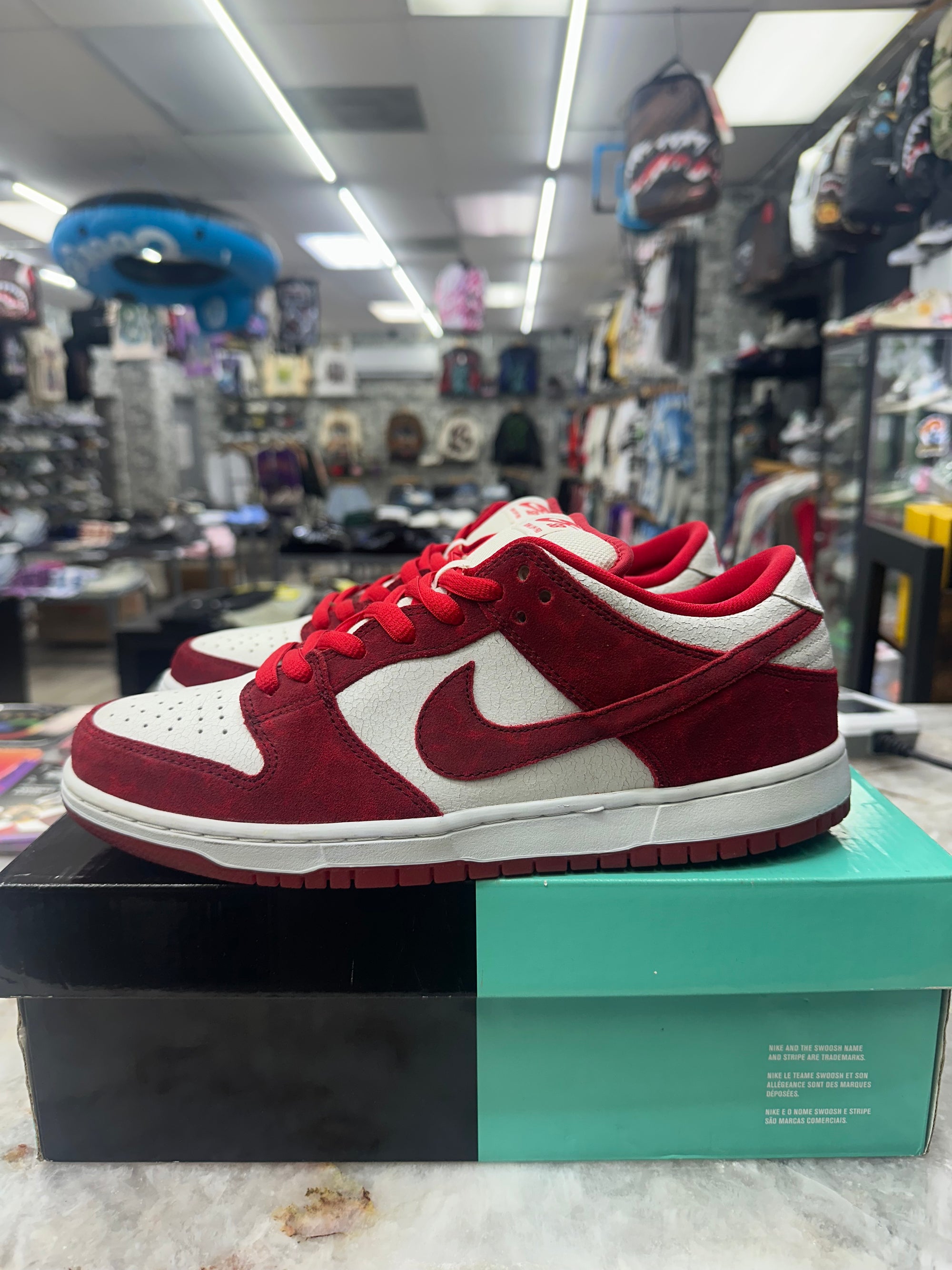 Nike SB Dunk Low "Valentine's Day (2014)" *Size 10.5 Preowned* (313170-662)