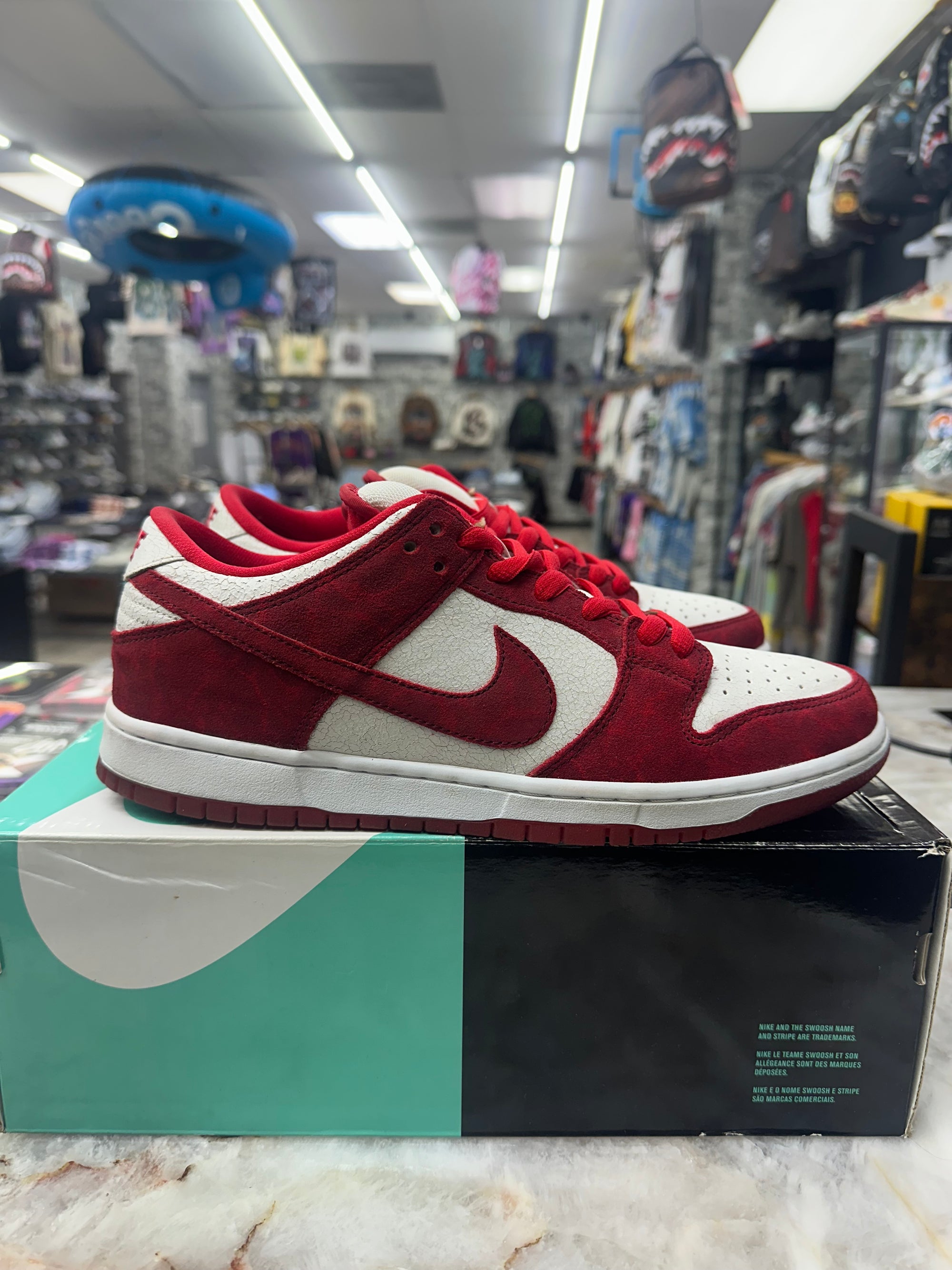 Nike SB Dunk Low "Valentine's Day (2014)" *Size 10.5 Preowned* (313170-662)
