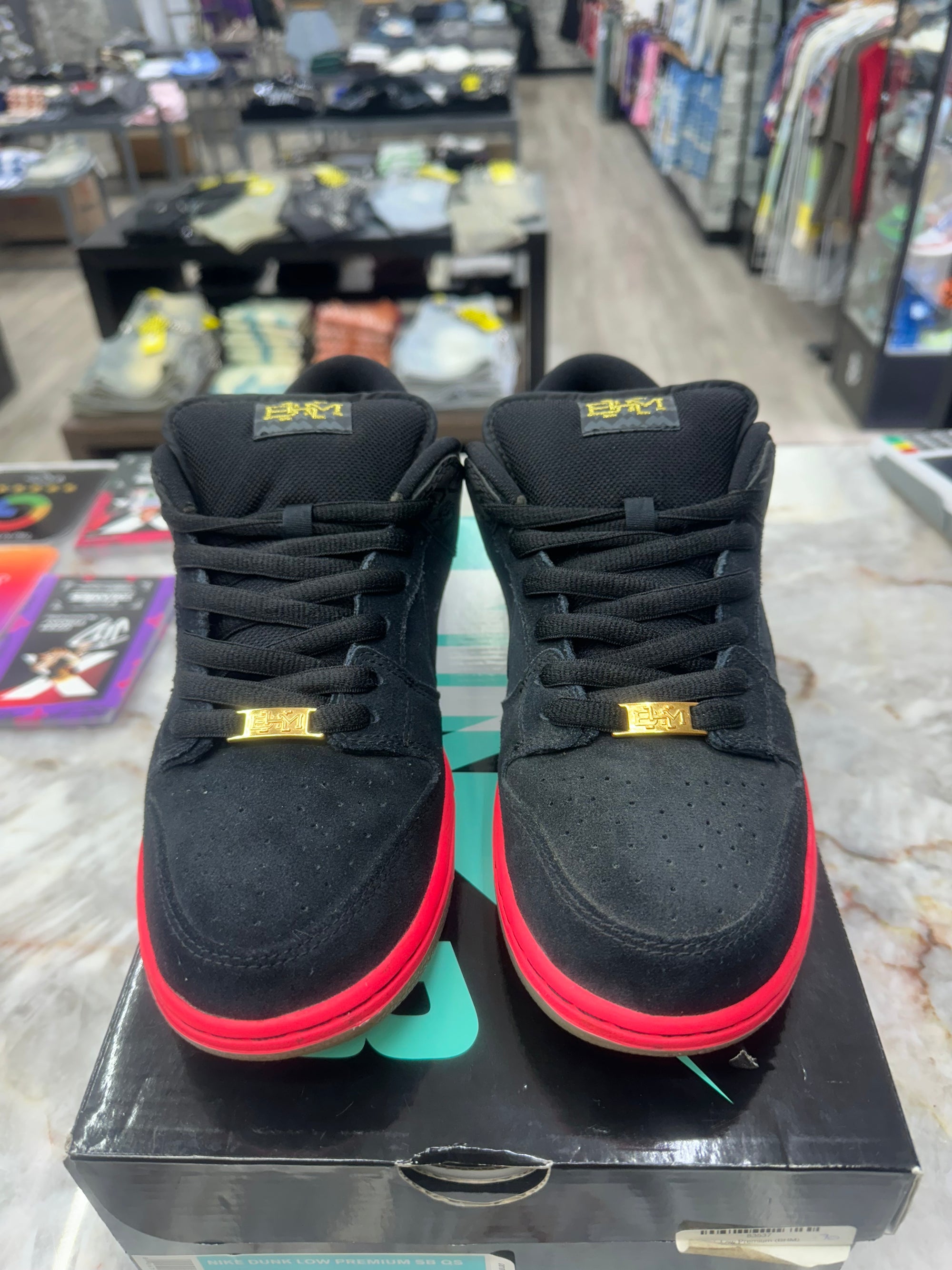 Nike SB Dunk Low "BHM" *Size 10.5 Preowned* (504750-001)