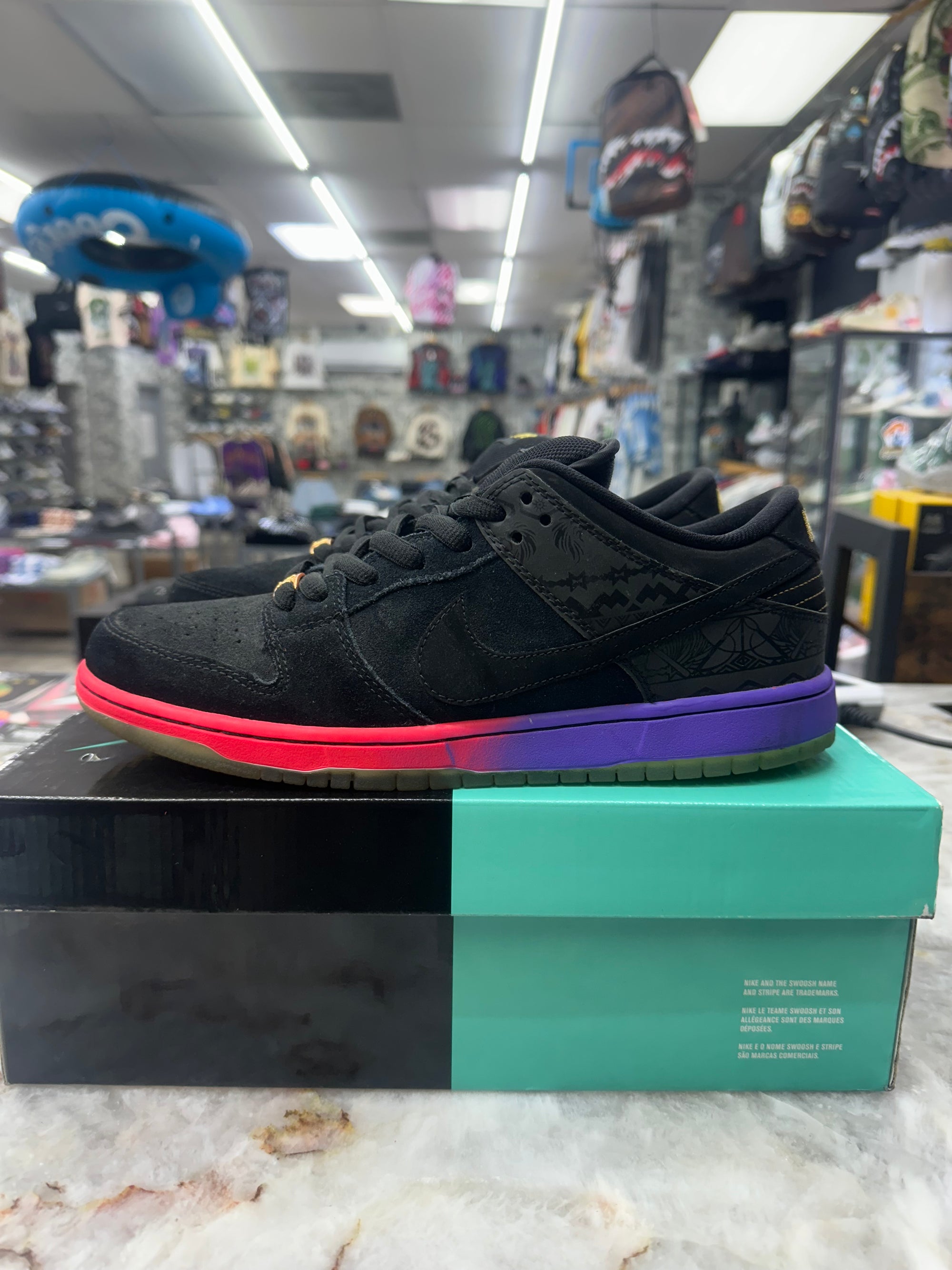 Nike SB Dunk Low "BHM" *Size 10.5 Preowned* (504750-001)