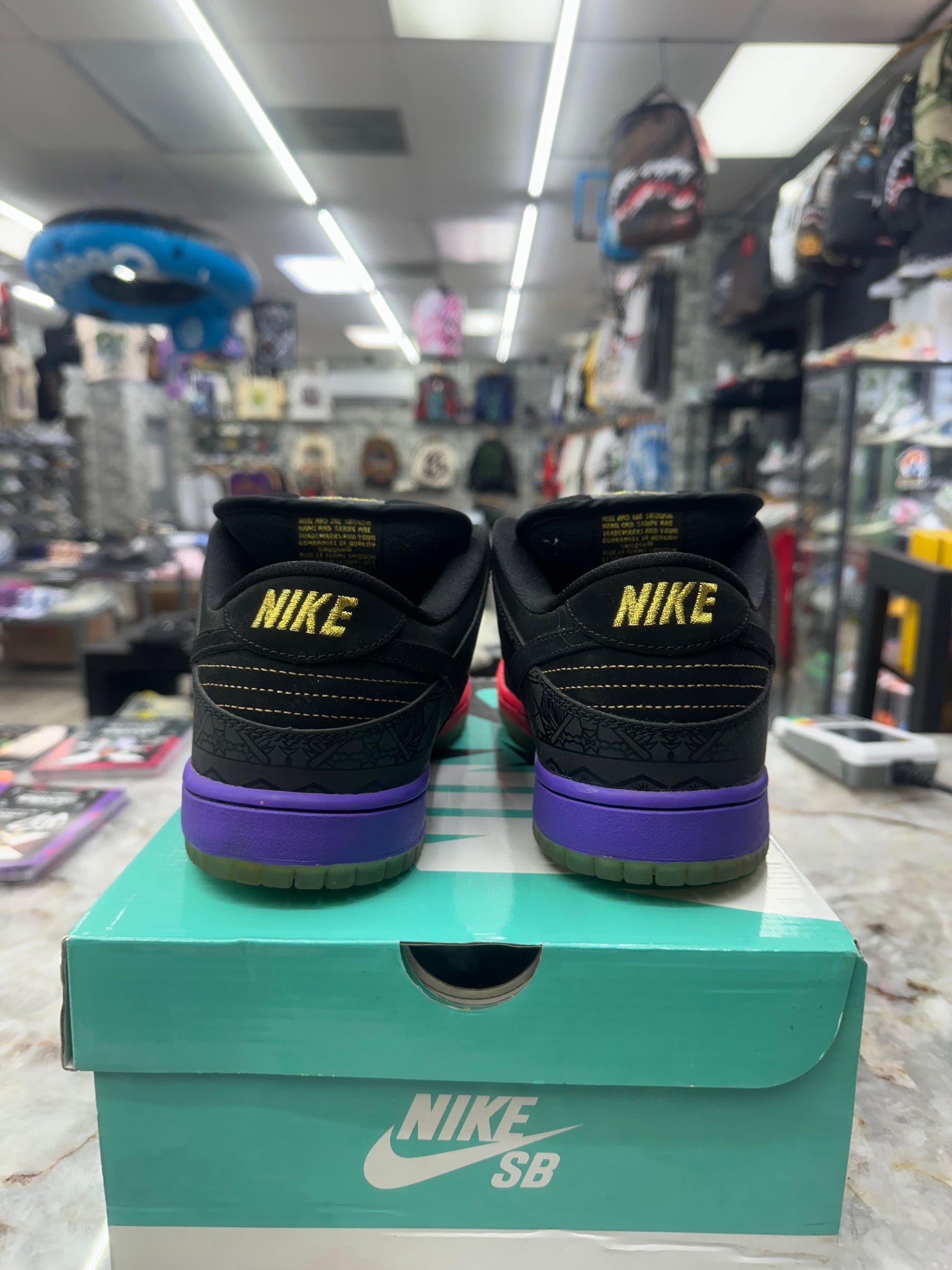 Nike SB Dunk Low "BHM" *Size 10.5 Preowned* (504750-001)