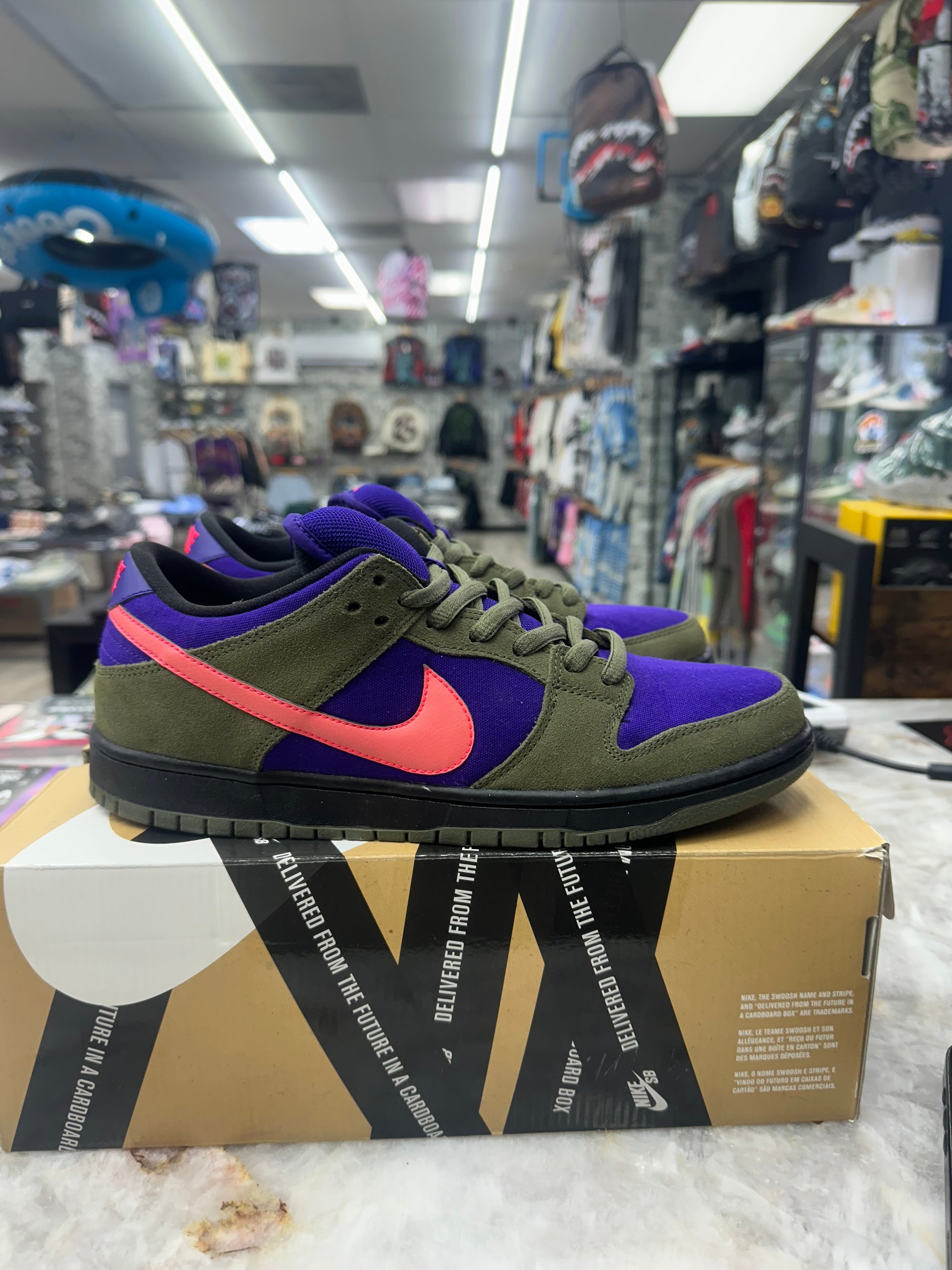 Nike SB Dunk Low "Olive Atomic Red" *Size 10.5 Preowned* (304292-265)