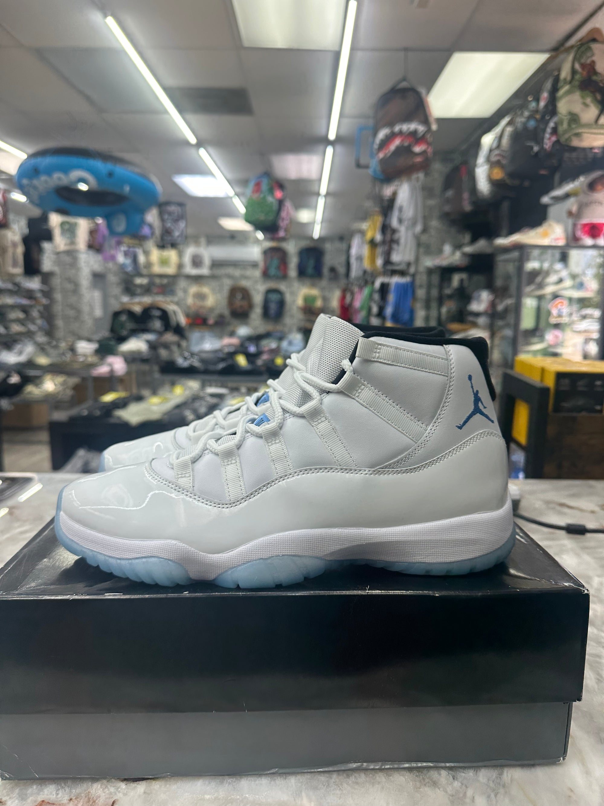 Air Jordan Retro 11 "Legend Blue" *Size 11 Preowned* (CT8012-104)