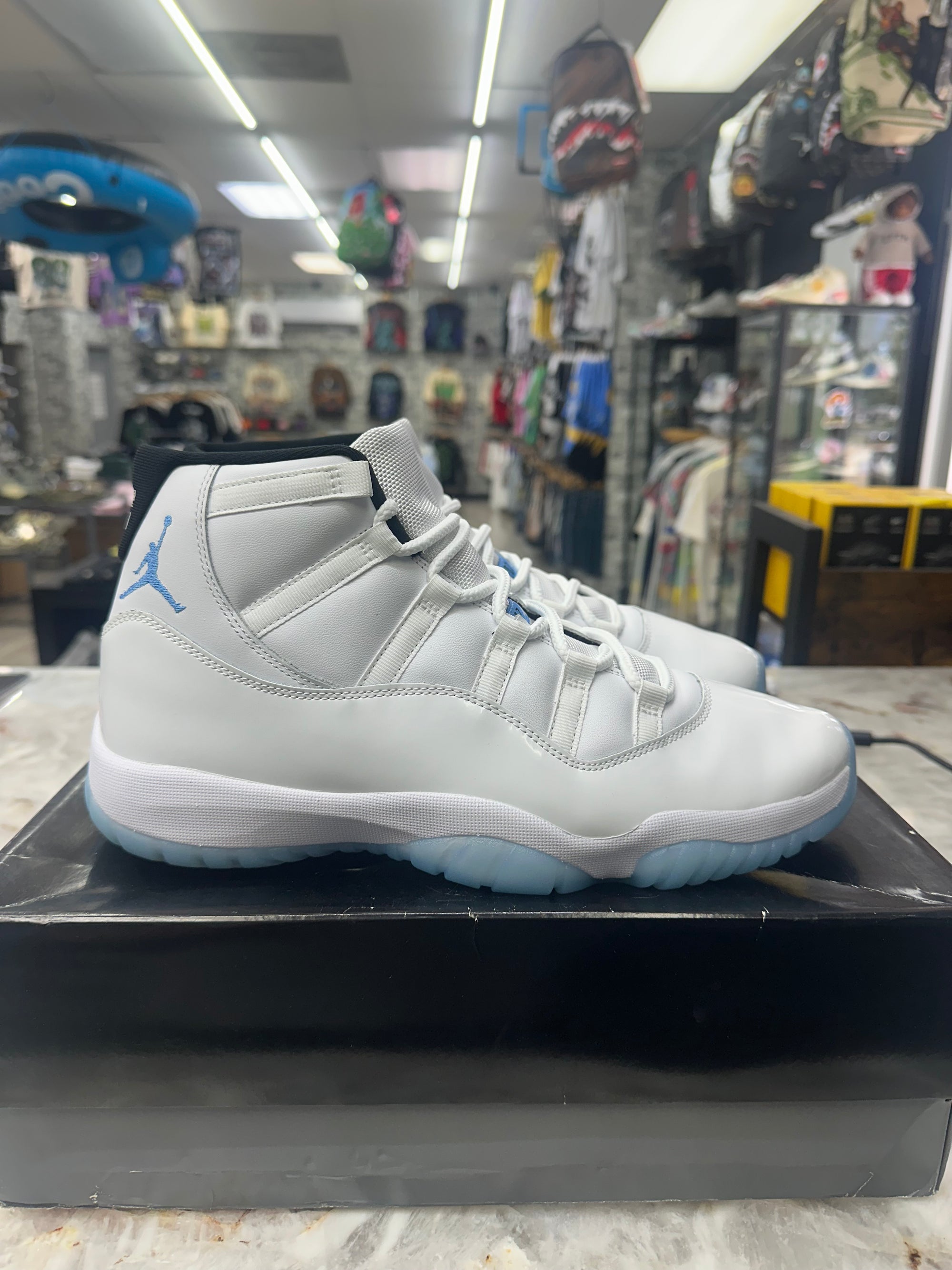 Air Jordan Retro 11 "Legend Blue" *Size 11 Preowned* (CT8012-104)