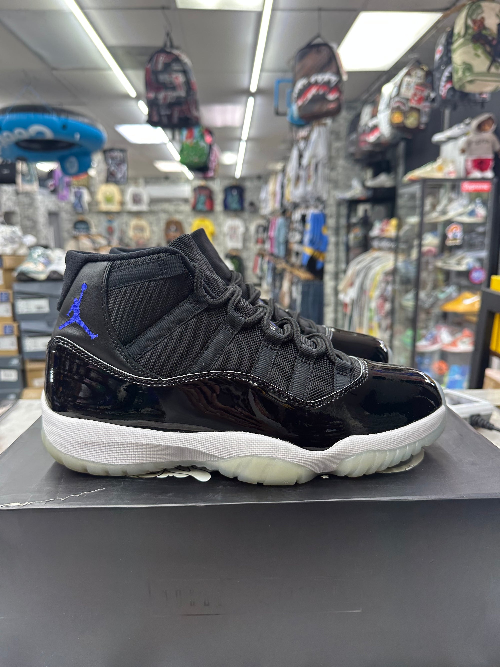 Air Jordan Retro 11 "Space Jam (2016)" *Size 9.5 Preowned* (378037-003)