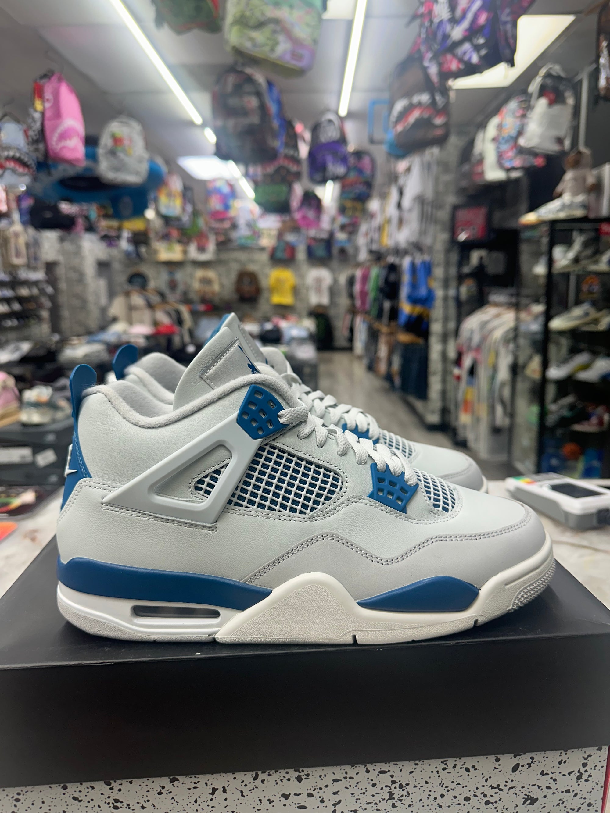 Air Jordan Retro 4 "Military Blue" *Size 8.5 Preowned* (FV5029-141)