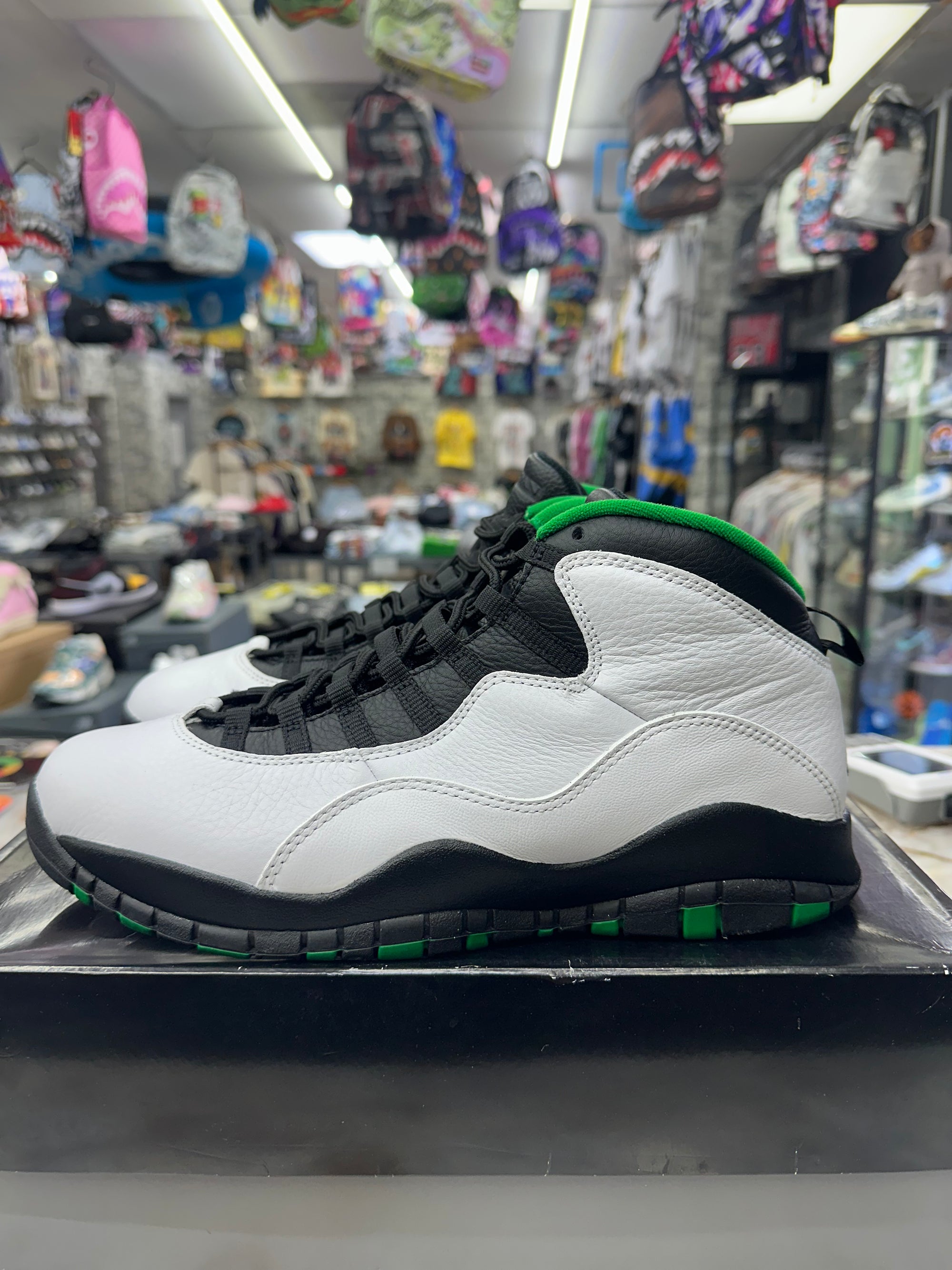 Air Jordan Retro 10 "Seattle" *Size 11 Preowned* (310805-137)
