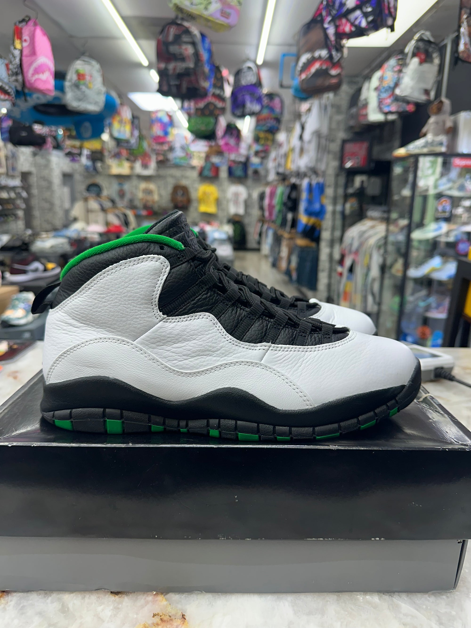 Air Jordan Retro 10 "Seattle" *Size 11 Preowned* (310805-137)