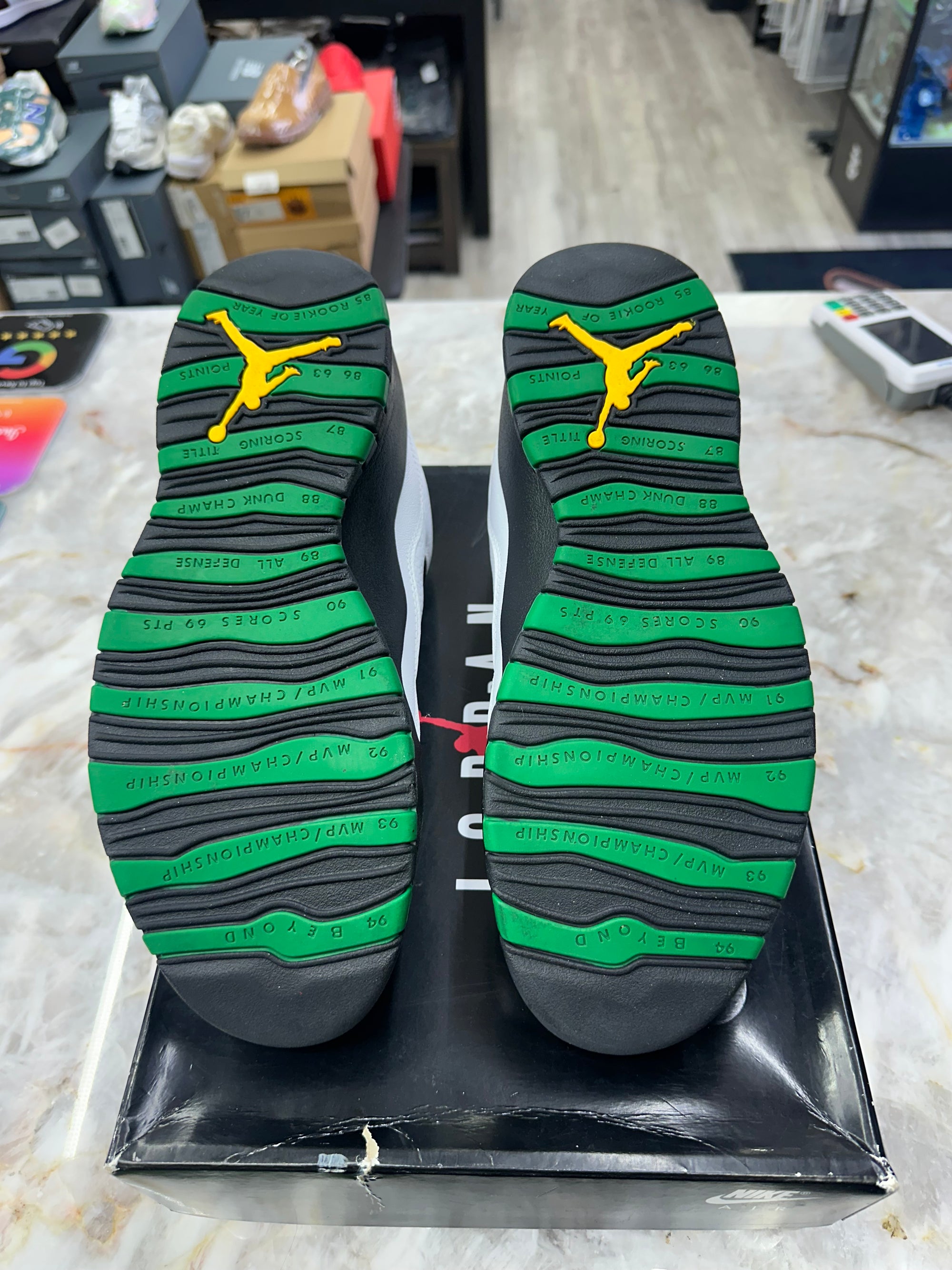 Air Jordan Retro 10 "Seattle" *Size 11 Preowned* (310805-137)
