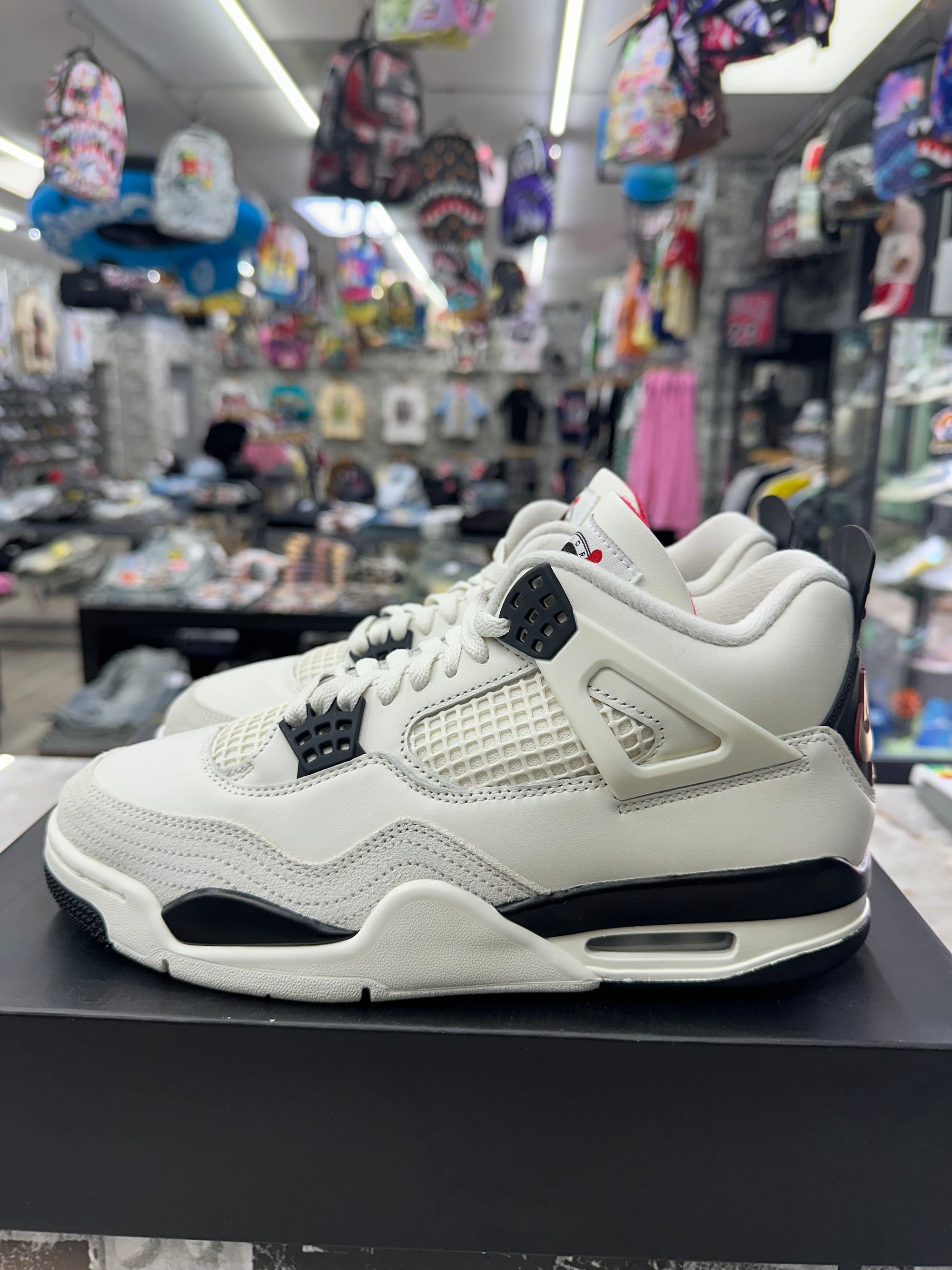 Air Jordan 4 Retro "Flight Club" *Size 8.5 Preowned* IM4002-100