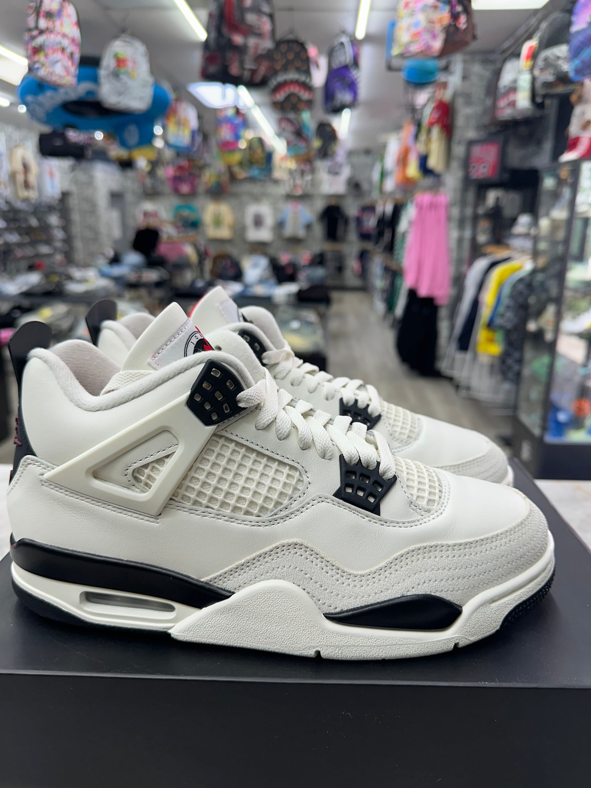 Air Jordan 4 Retro "Flight Club" *Size 8.5 Preowned* IM4002-100