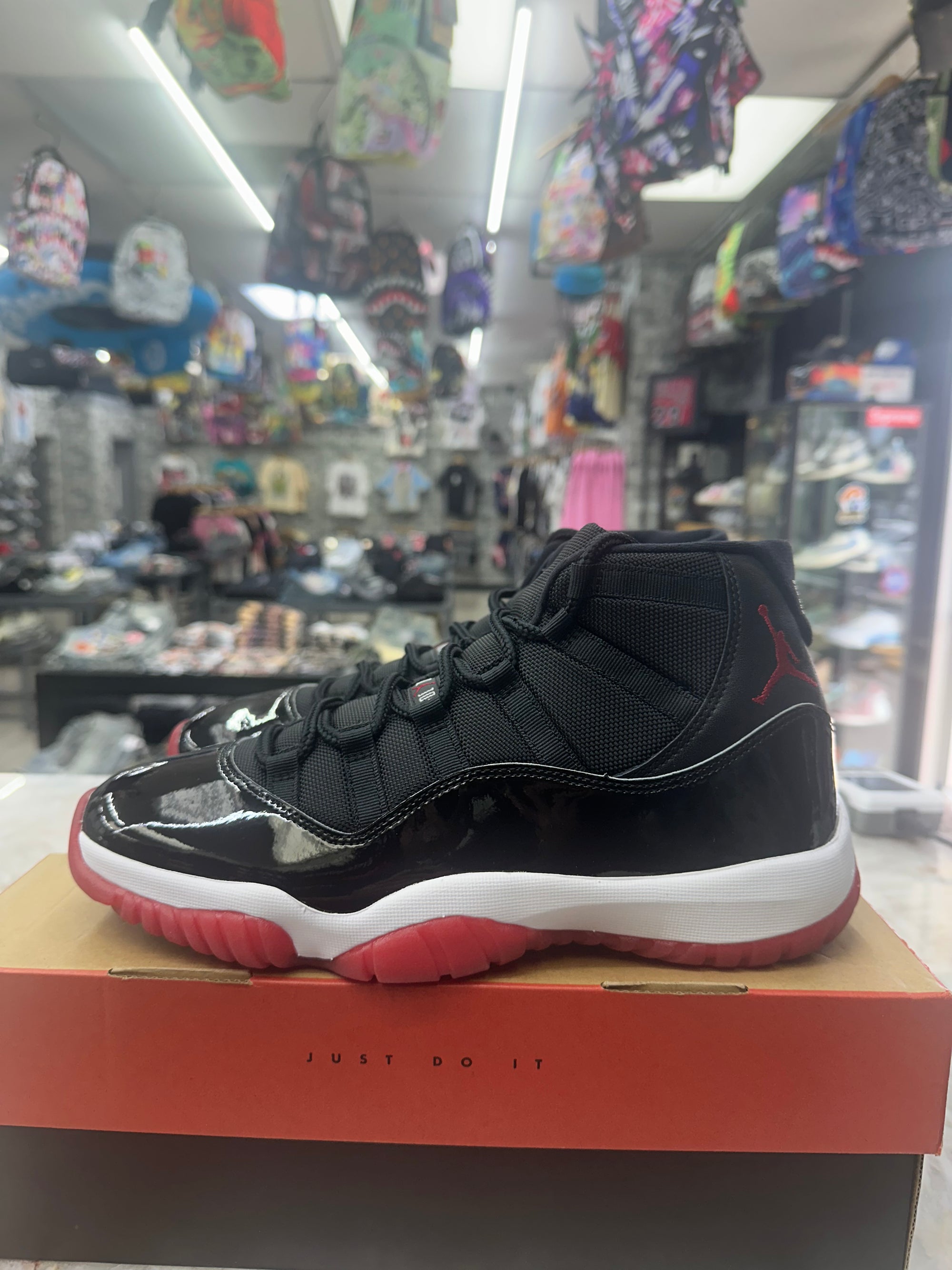Air Jordan 11 Retro "Playoffs Bred" *Size 11 Preowned* 378037-061
