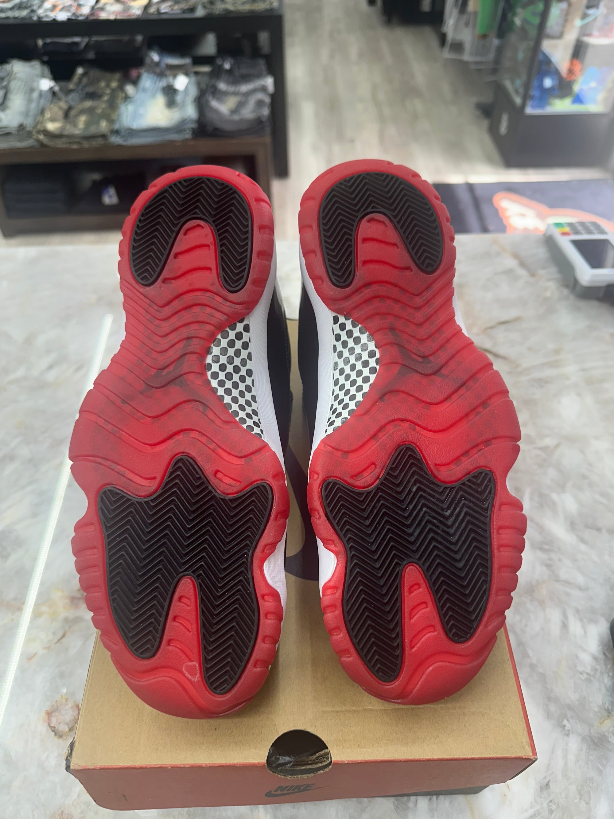 Air Jordan 11 Retro "Playoffs Bred" *Size 11 Preowned* 378037-061