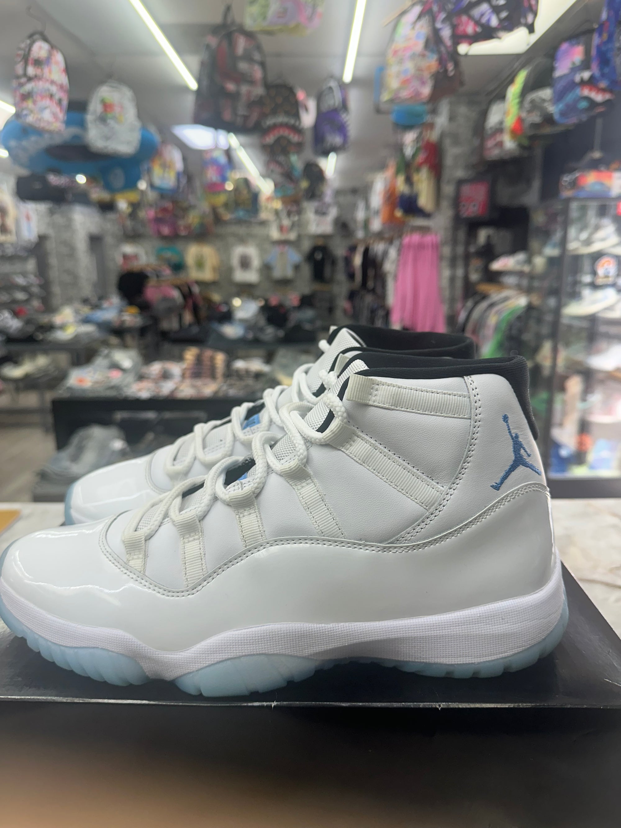 Air Jordan 11 Retro "Legend Blue" *Size 10.5 Preowned* CT8012-104