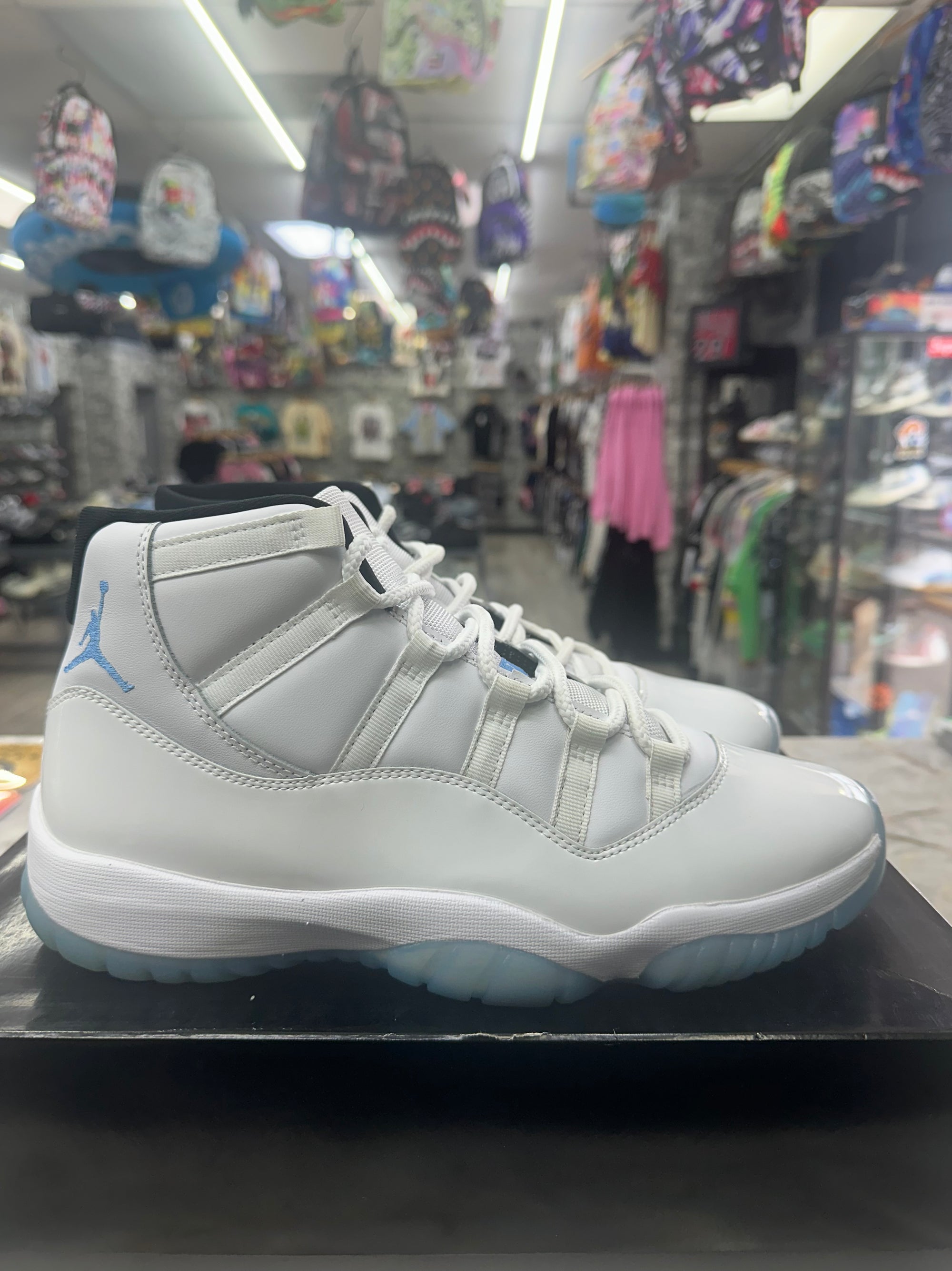 Air Jordan 11 Retro "Legend Blue" *Size 10.5 Preowned* CT8012-104