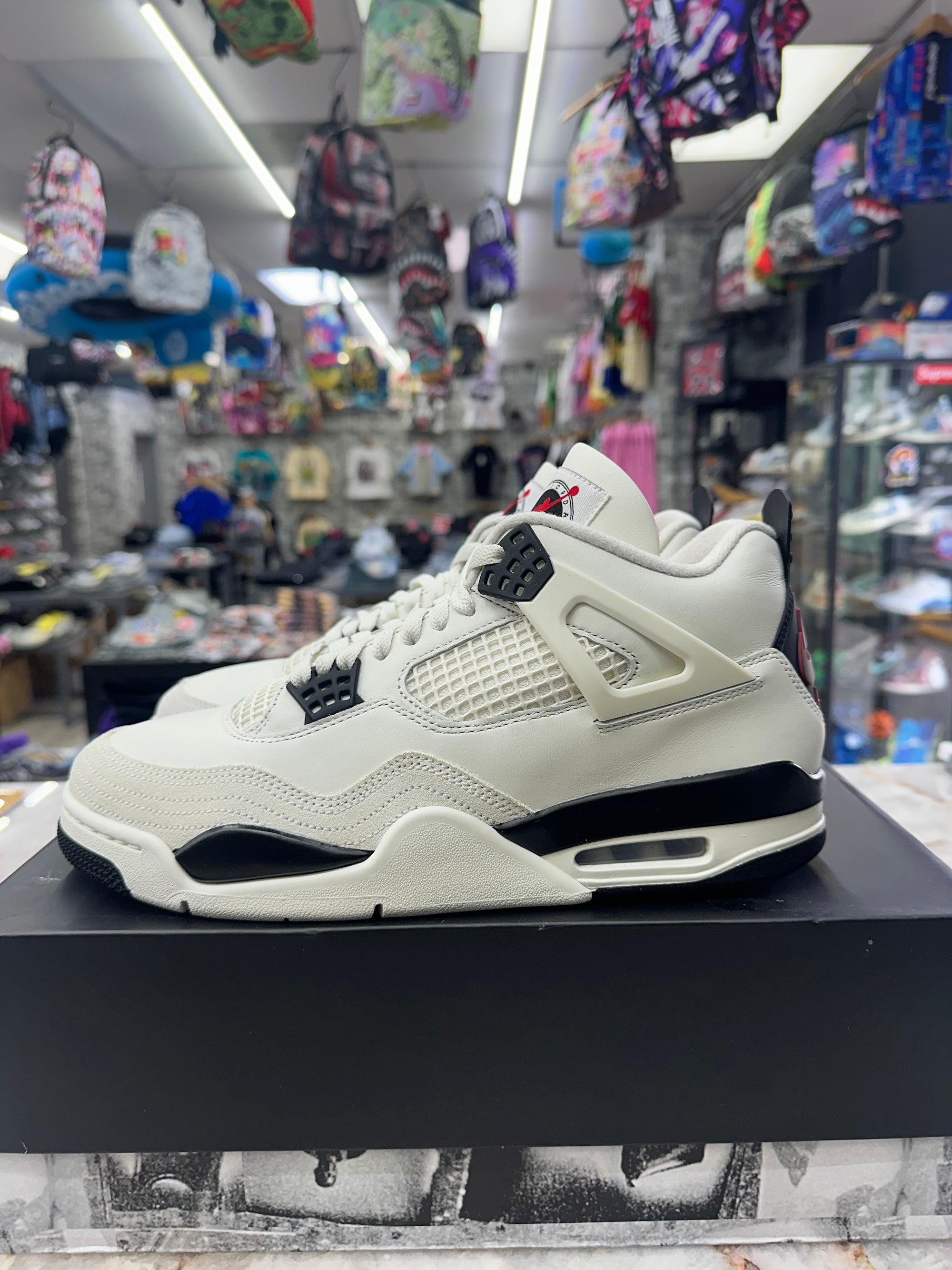 Air Jordan 4 Retro "Flight Club" *Size 10.5 Preowned* IM4002-100