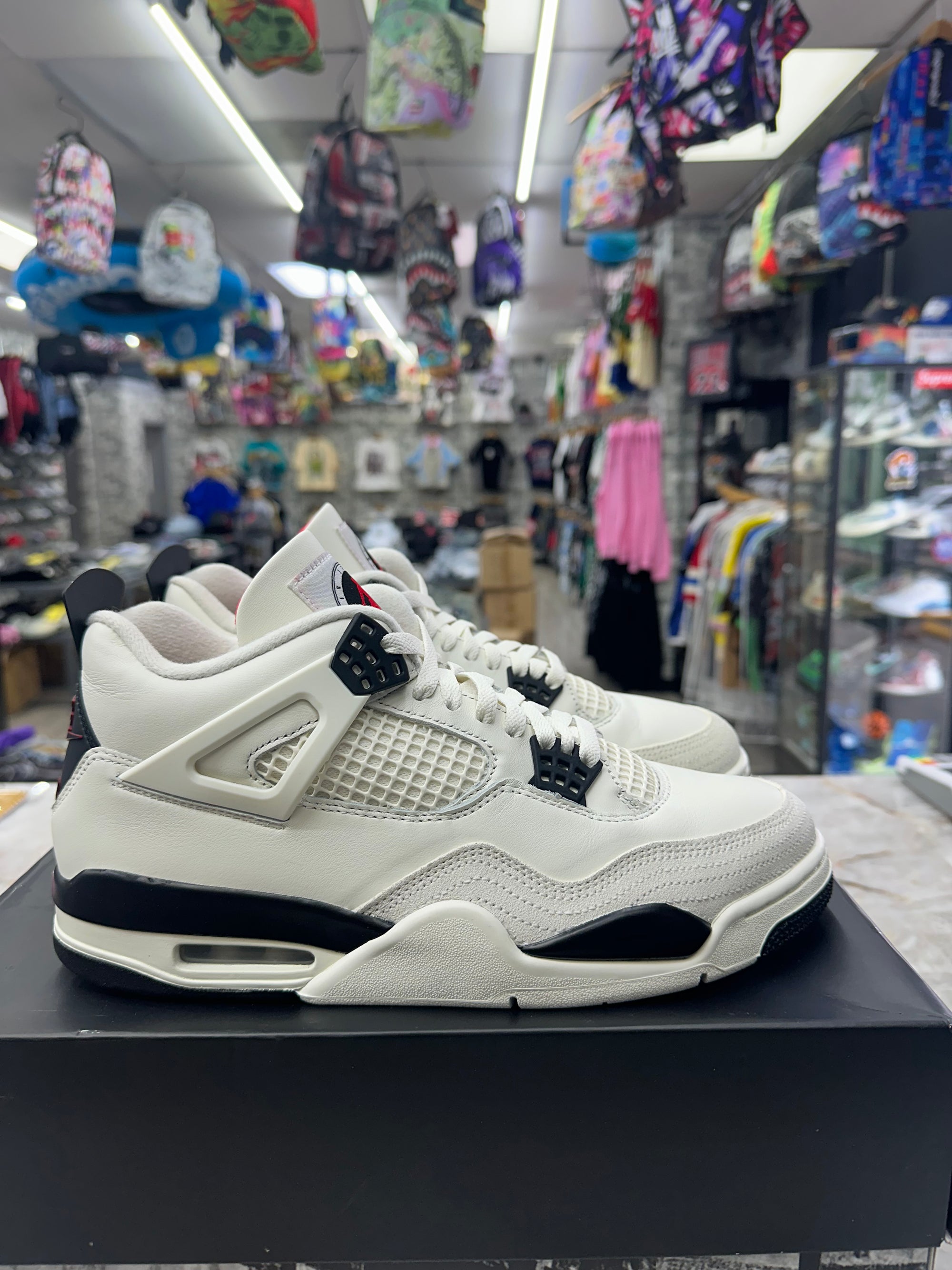 Air Jordan 4 Retro "Flight Club" *Size 10.5 Preowned* IM4002-100