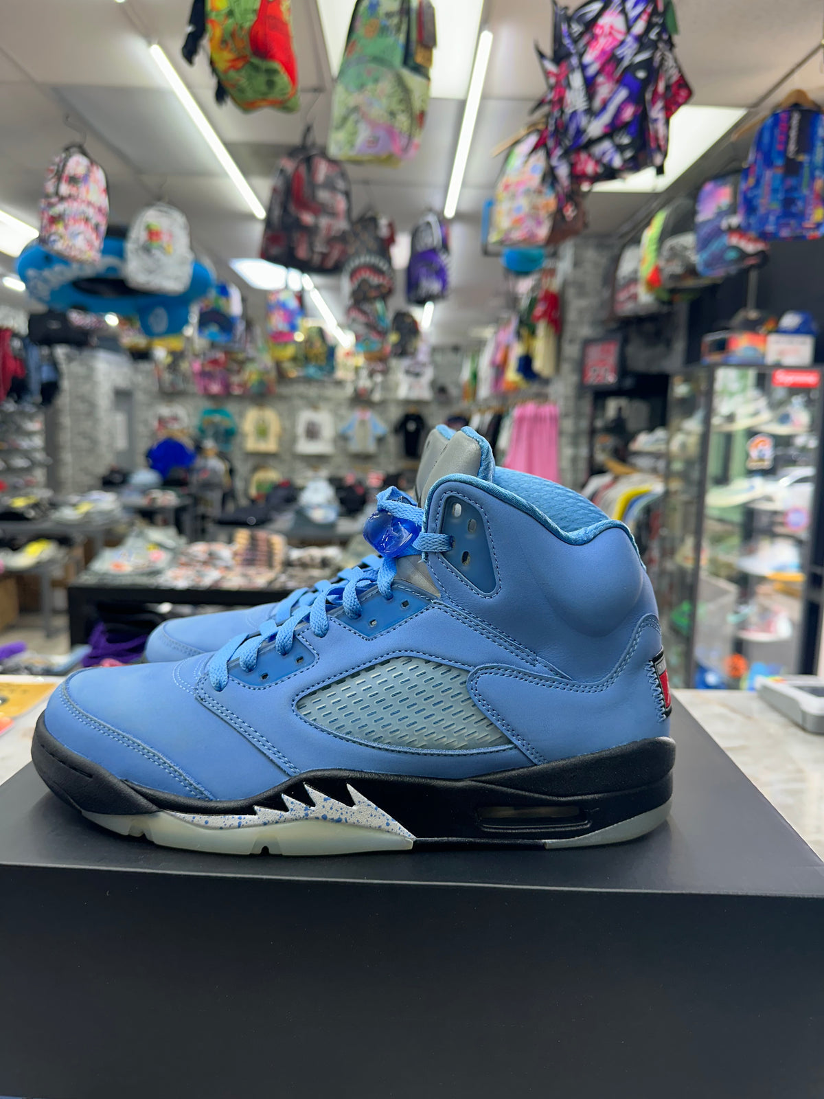 Air Jordan 5 Retro "UNC University Blue" *Size 10.5 Preowned* DV1310-401
