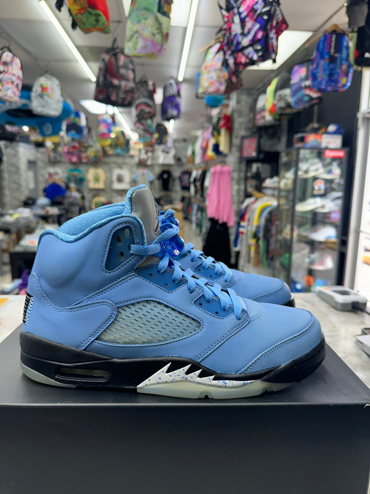 Air Jordan 5 Retro "UNC University Blue" *Size 10.5 Preowned* DV1310-401