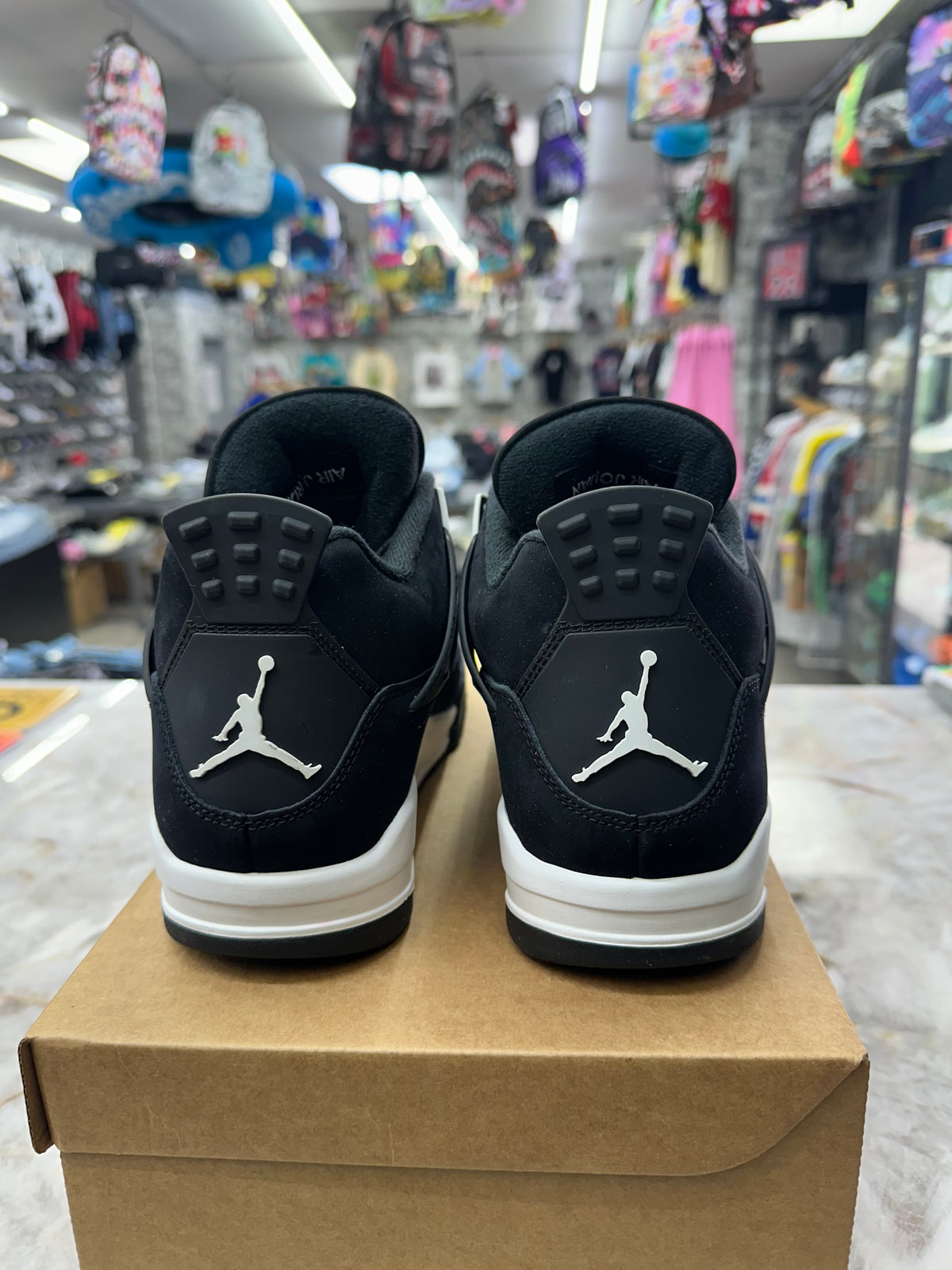 Air Jordan 4 Retro "White Thunder" *Size 8.5 Preowned* FQ8138-001