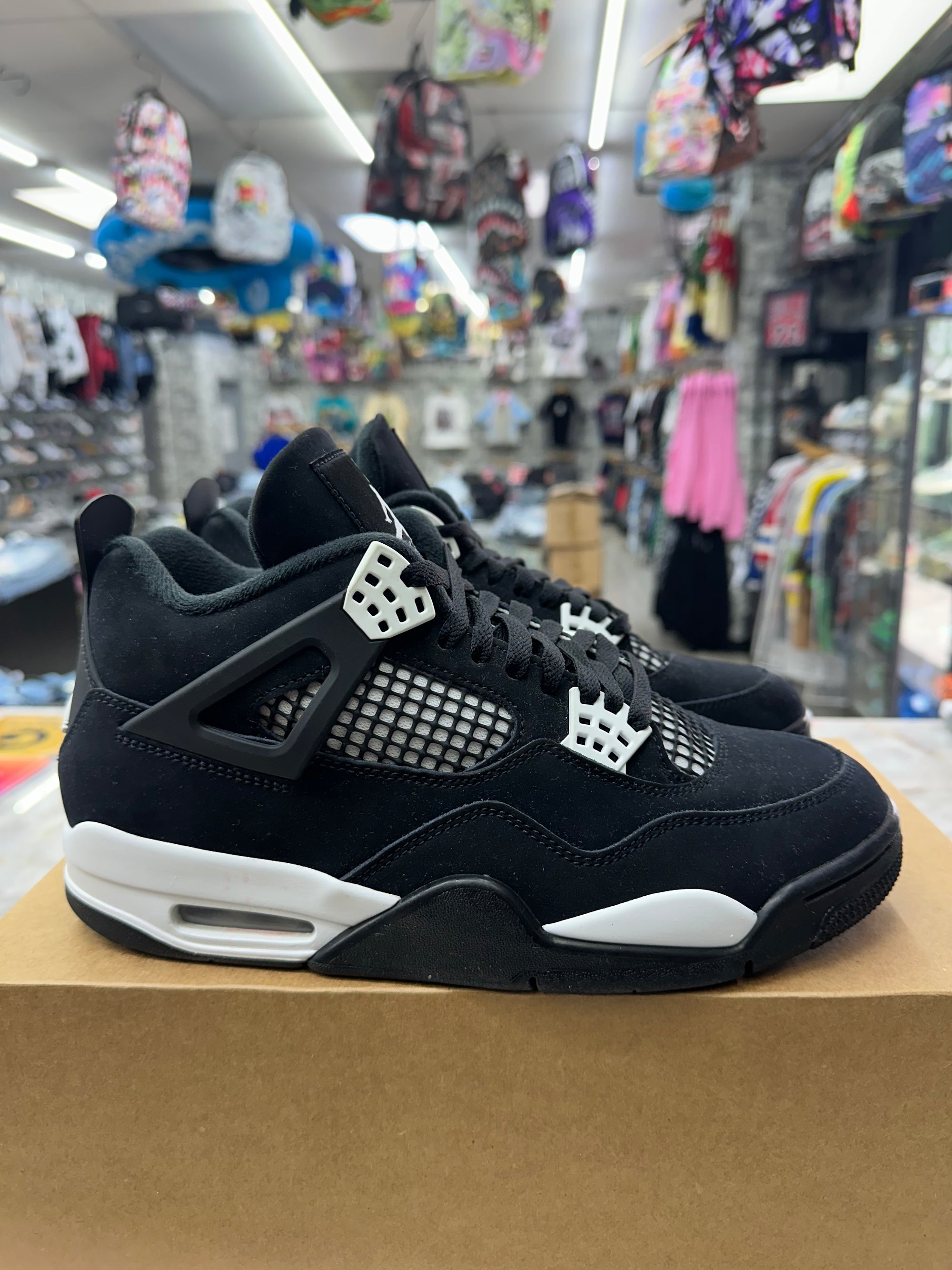 Air Jordan 4 Retro "White Thunder" *Size 8.5 Preowned* FQ8138-001