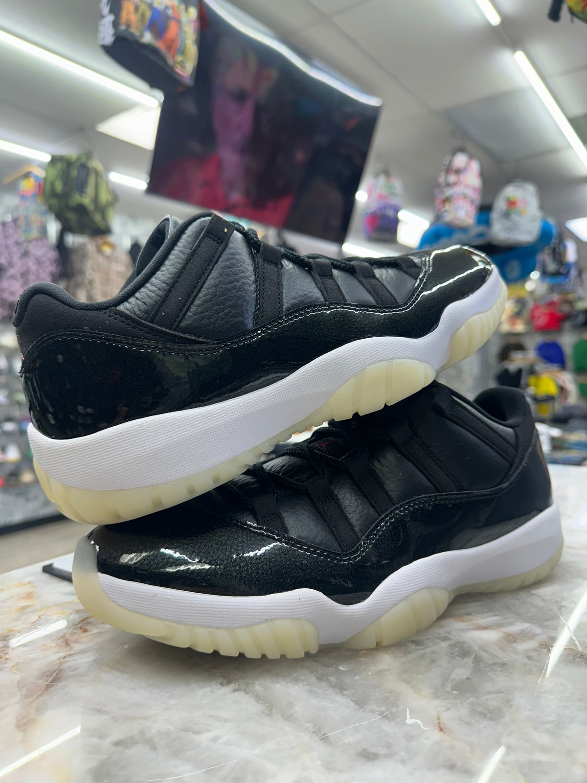 Air Jordan 11 Retro Low "72-10" AV2187-001