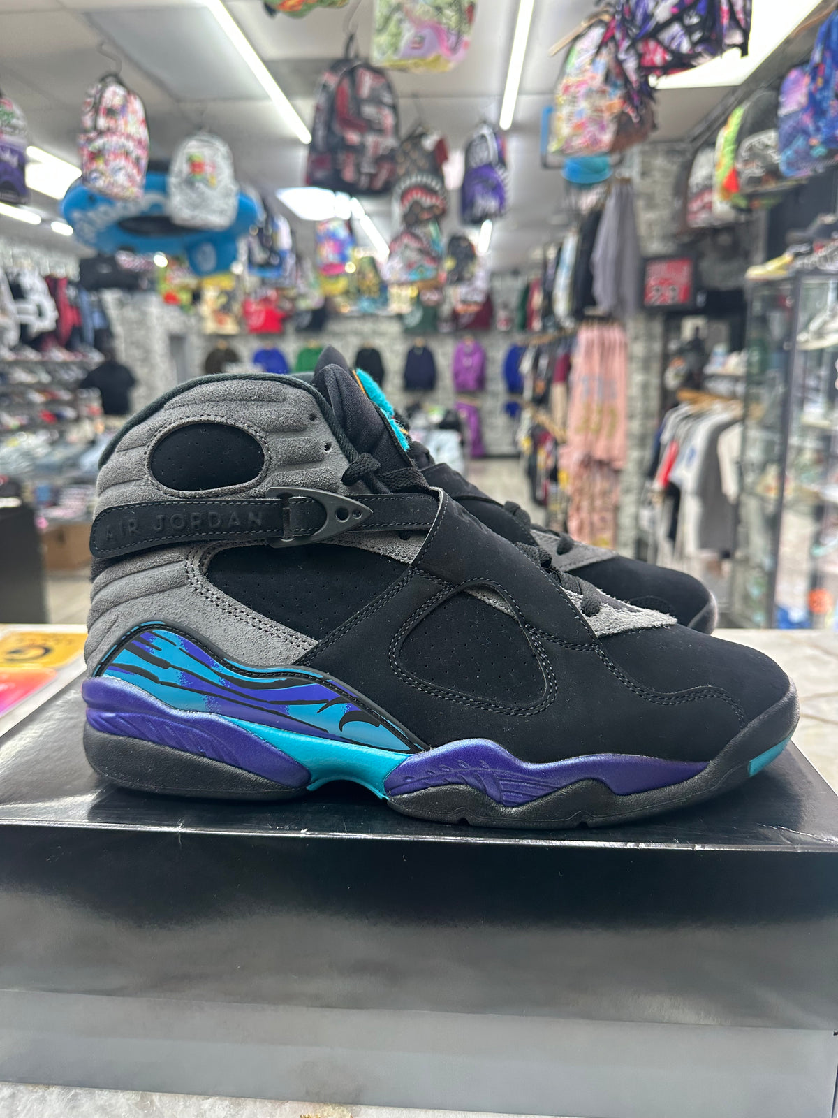 Air Jordan 8 Retro "Aqua" *Size 10.5 Preowned* 305381-006