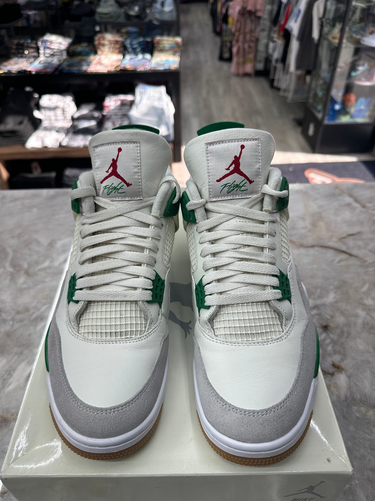 Air Jordan 4 Retro "Pine Green" *Size 11 Preowned* DR5415-103