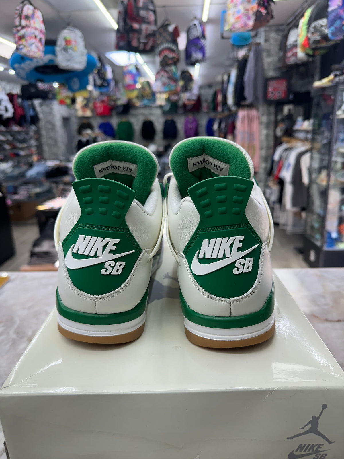 Air Jordan 4 Retro "Pine Green" *Size 11 Preowned* DR5415-103