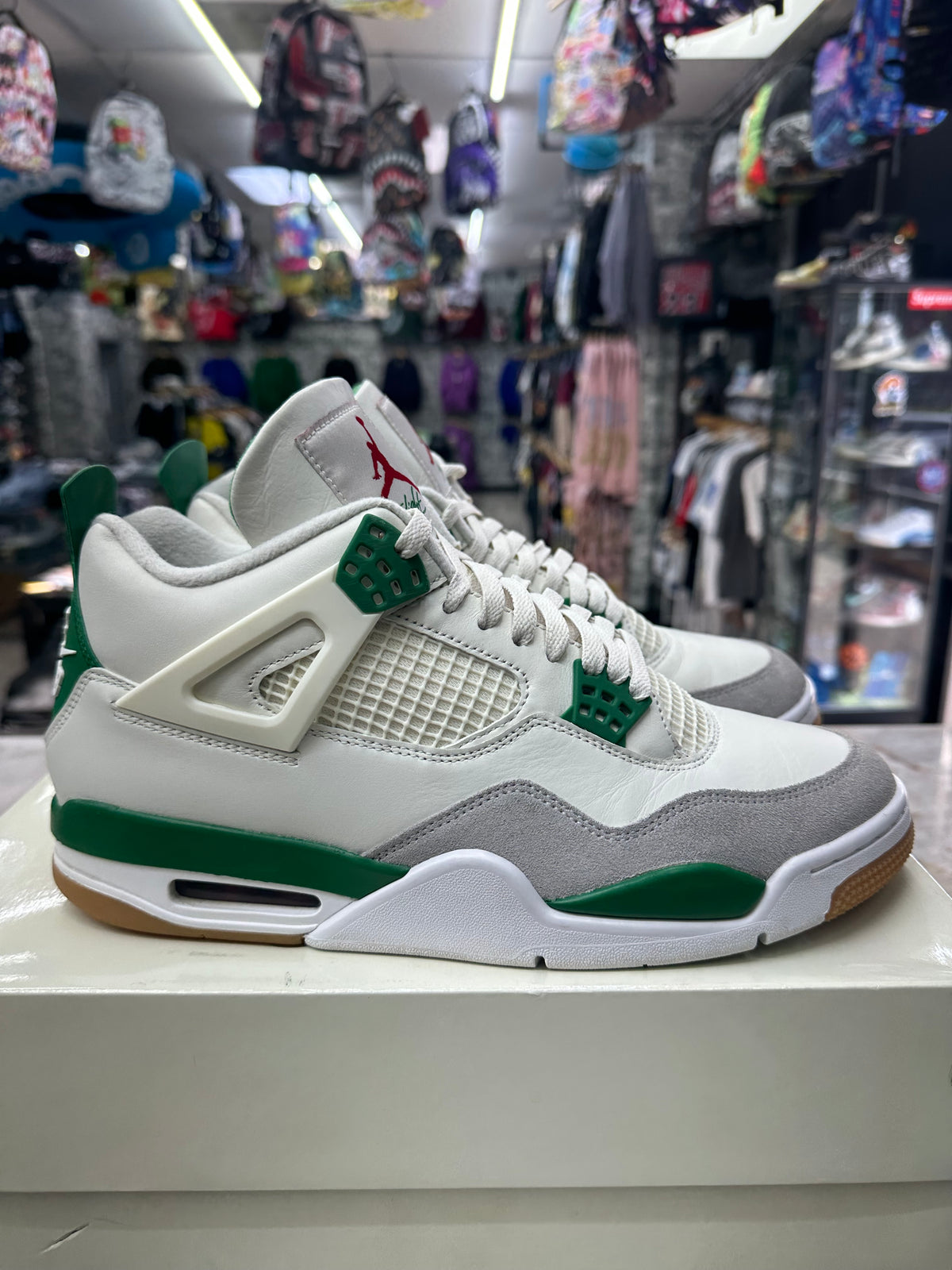 Air Jordan 4 Retro "Pine Green" *Size 11 Preowned* DR5415-103
