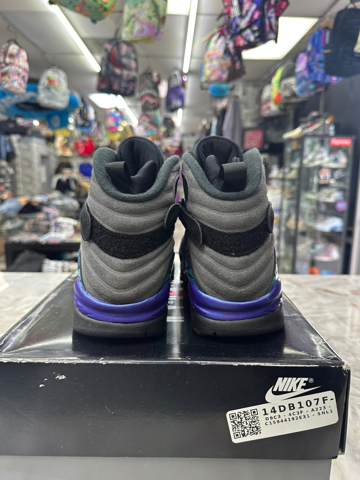 Air Jordan 8 Retro "Aqua" *Size 9 Preowned* 305381-006