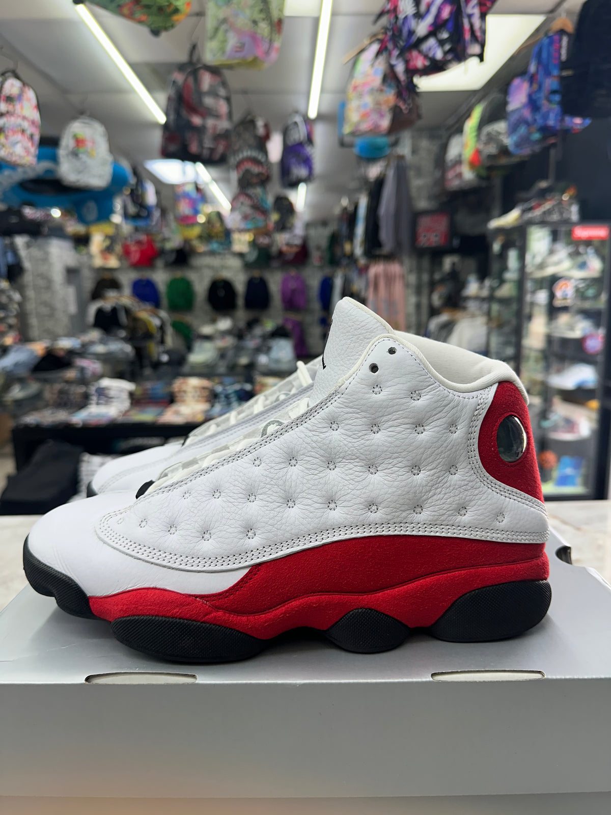 Air Jordan 13 Retro "OG Chicago" *Size 8.5 Preowned* 414571-102