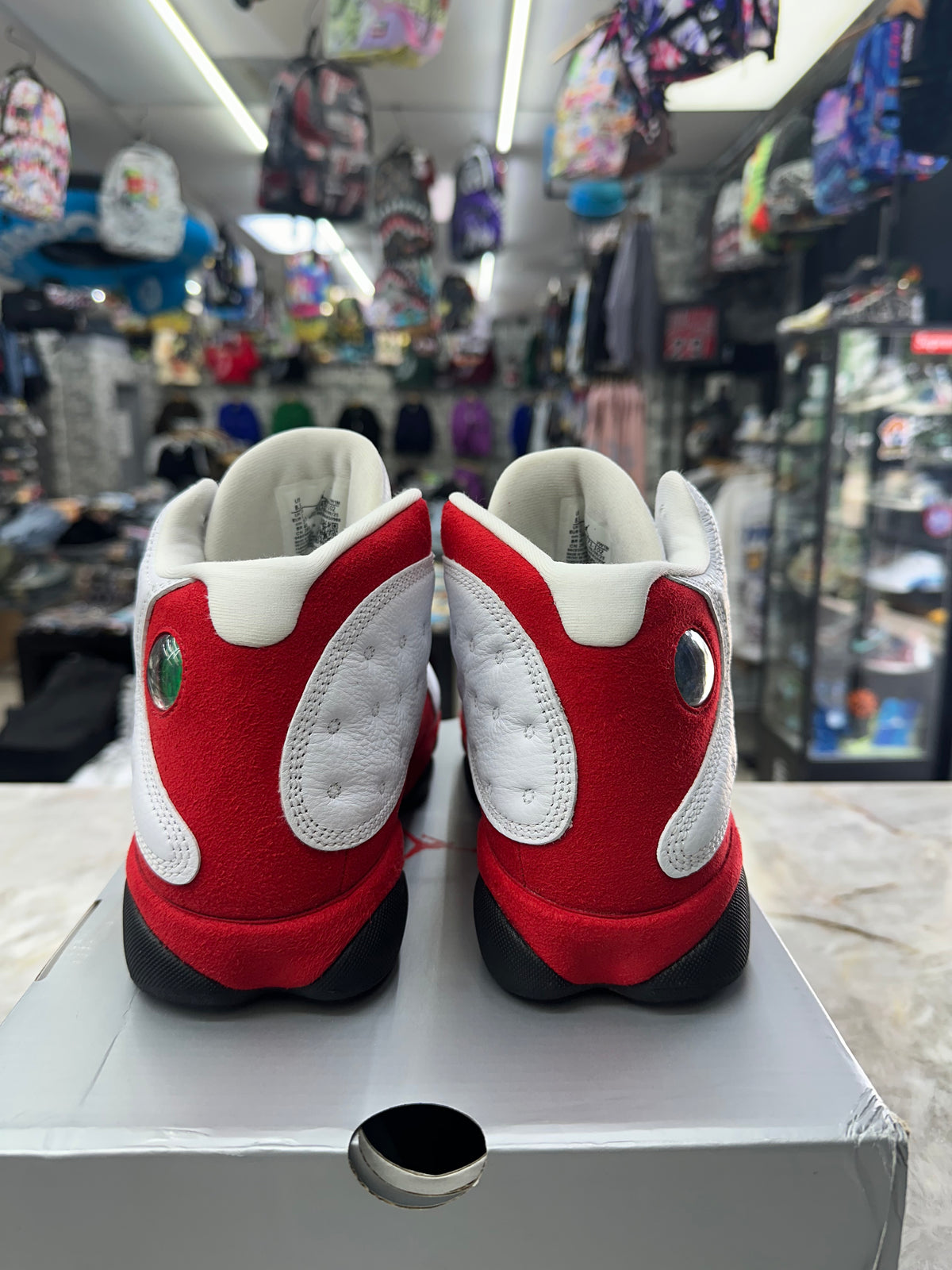 Air Jordan 13 Retro "OG Chicago" *Size 8.5 Preowned* 414571-102