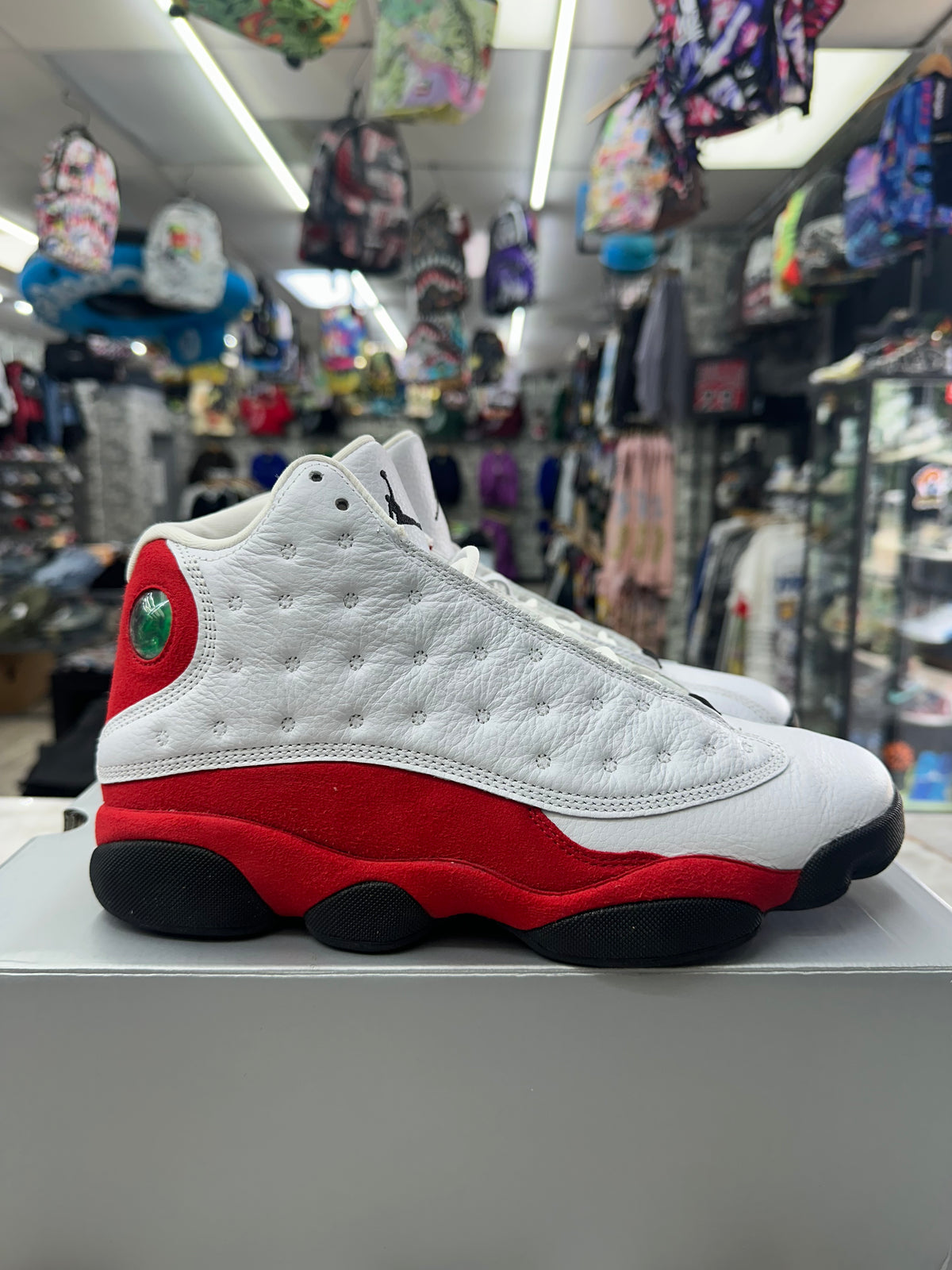 Air Jordan 13 Retro "OG Chicago" *Size 8.5 Preowned* 414571-102