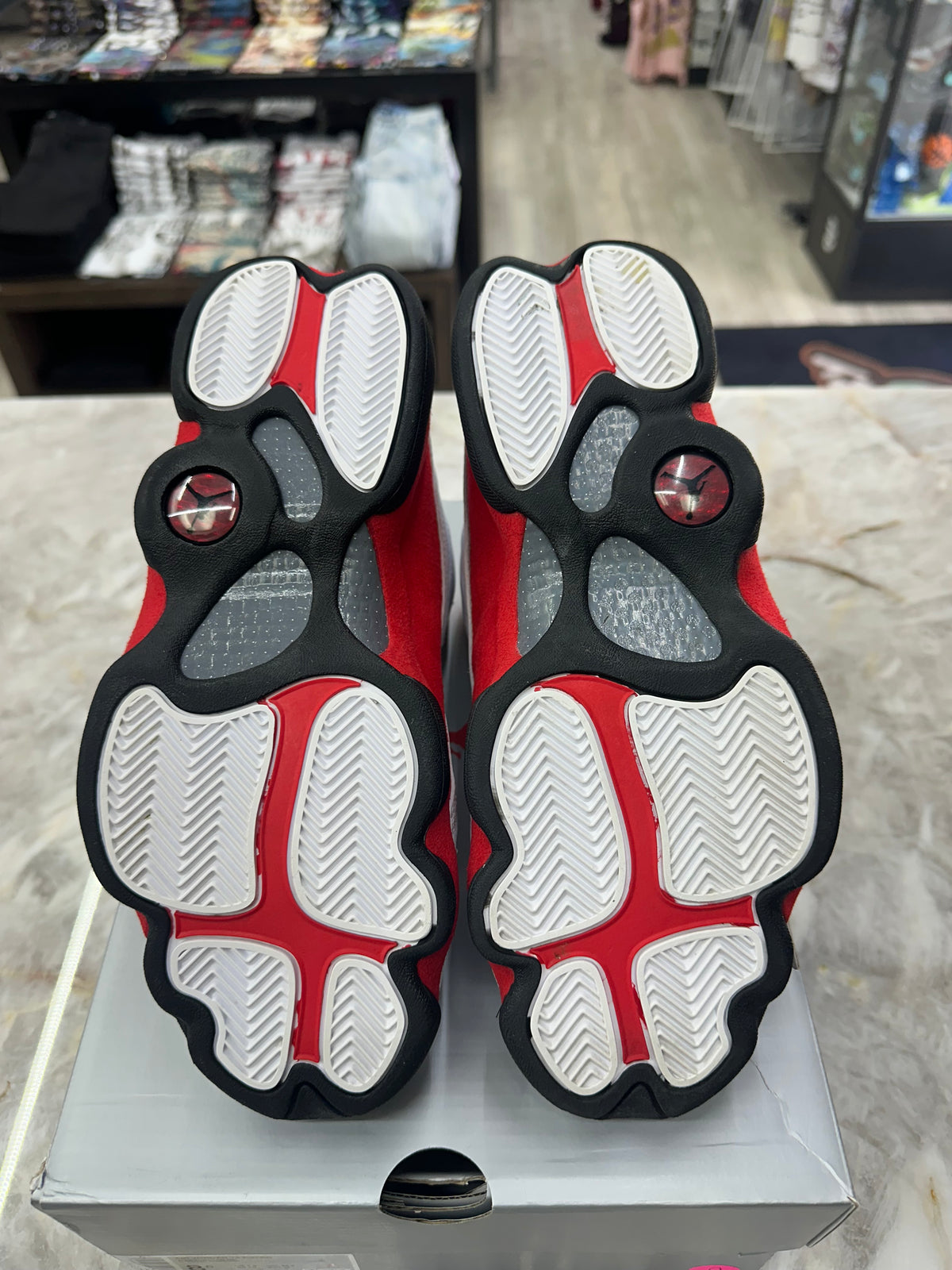 Air Jordan 13 Retro "OG Chicago" *Size 8.5 Preowned* 414571-102