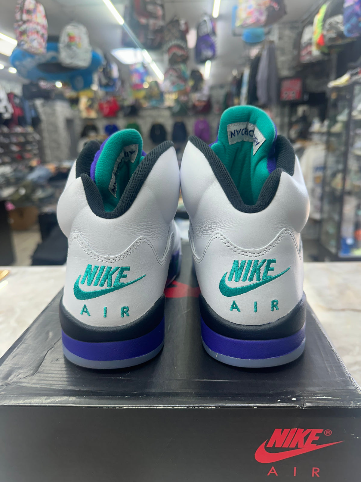 Air Jordan 5 Retro "Grape" *Size 9 Preowned* HQ7978-100