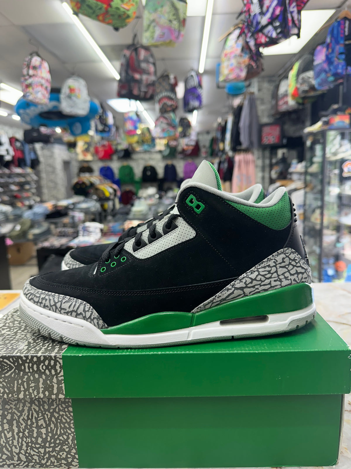 Air Jordan 3 Retro "Pine Green" *Size 11.5 Preowned* CT8532-030