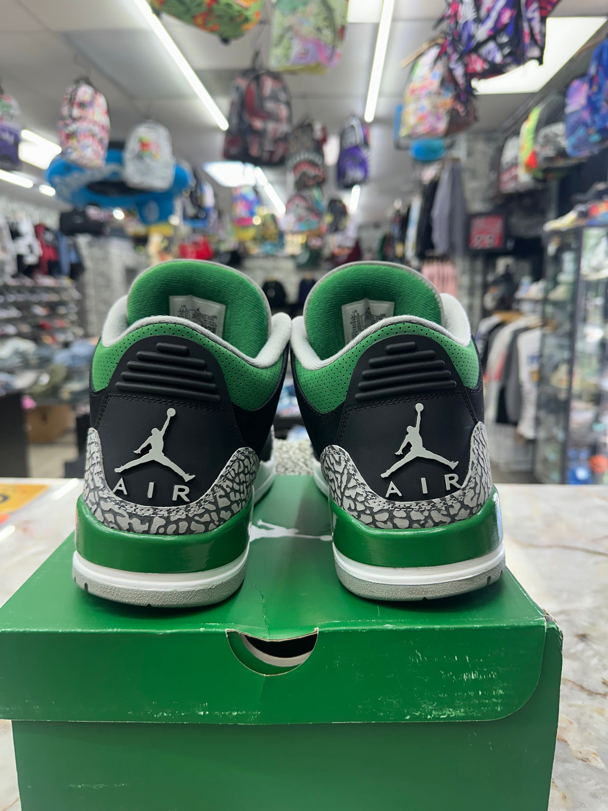 Air Jordan 3 Retro "Pine Green" *Size 11.5 Preowned* CT8532-030