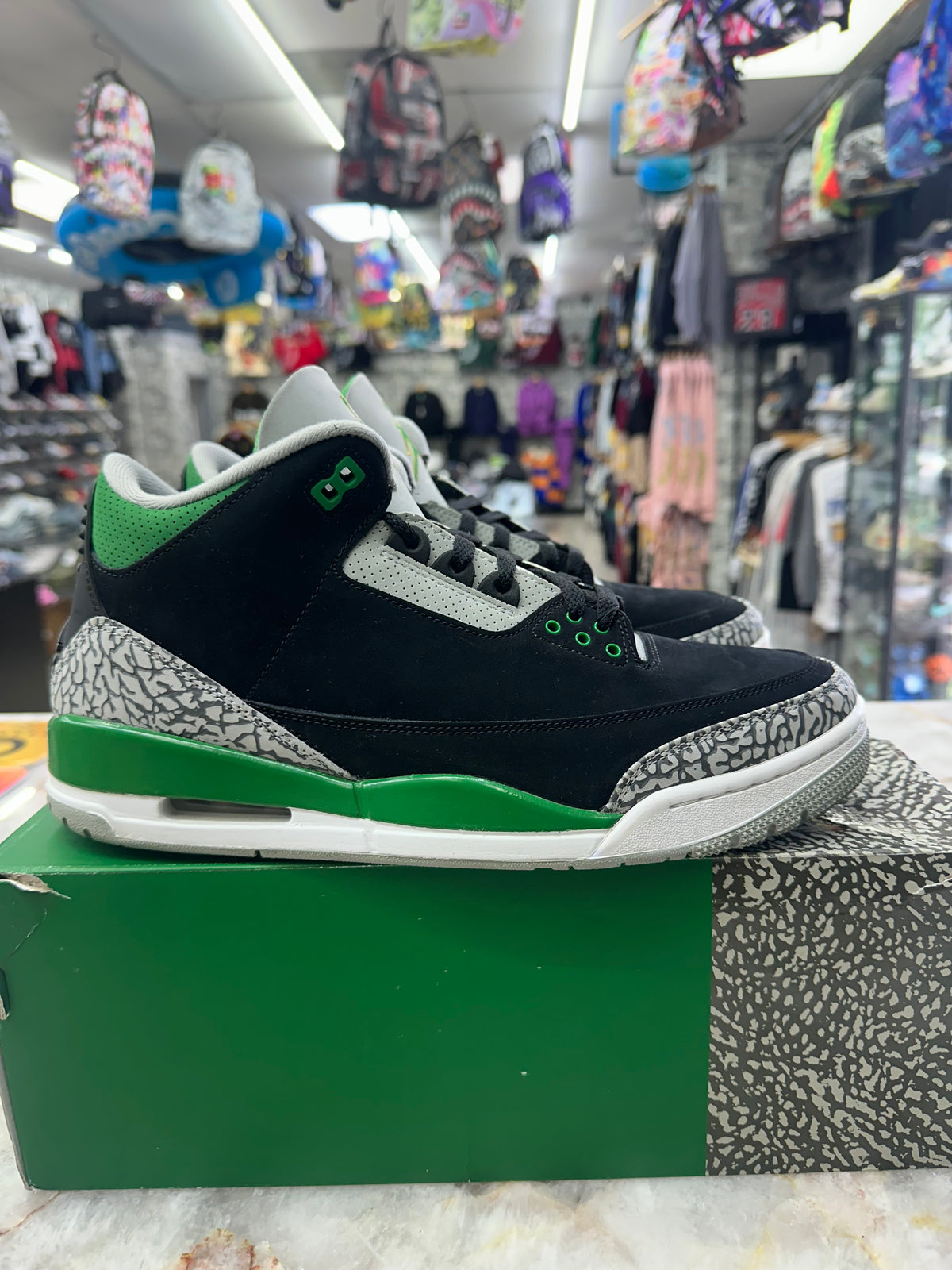 Air Jordan 3 Retro "Pine Green" *Size 11.5 Preowned* CT8532-030